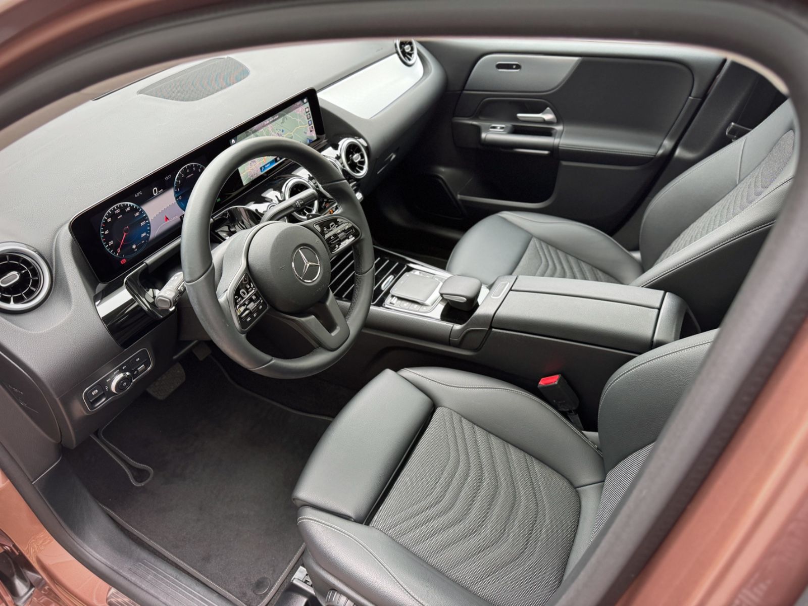 Fahrzeugabbildung Mercedes-Benz B 250e PlugIn-Hybrid Style *LED|PANO|CAM|NAVI*