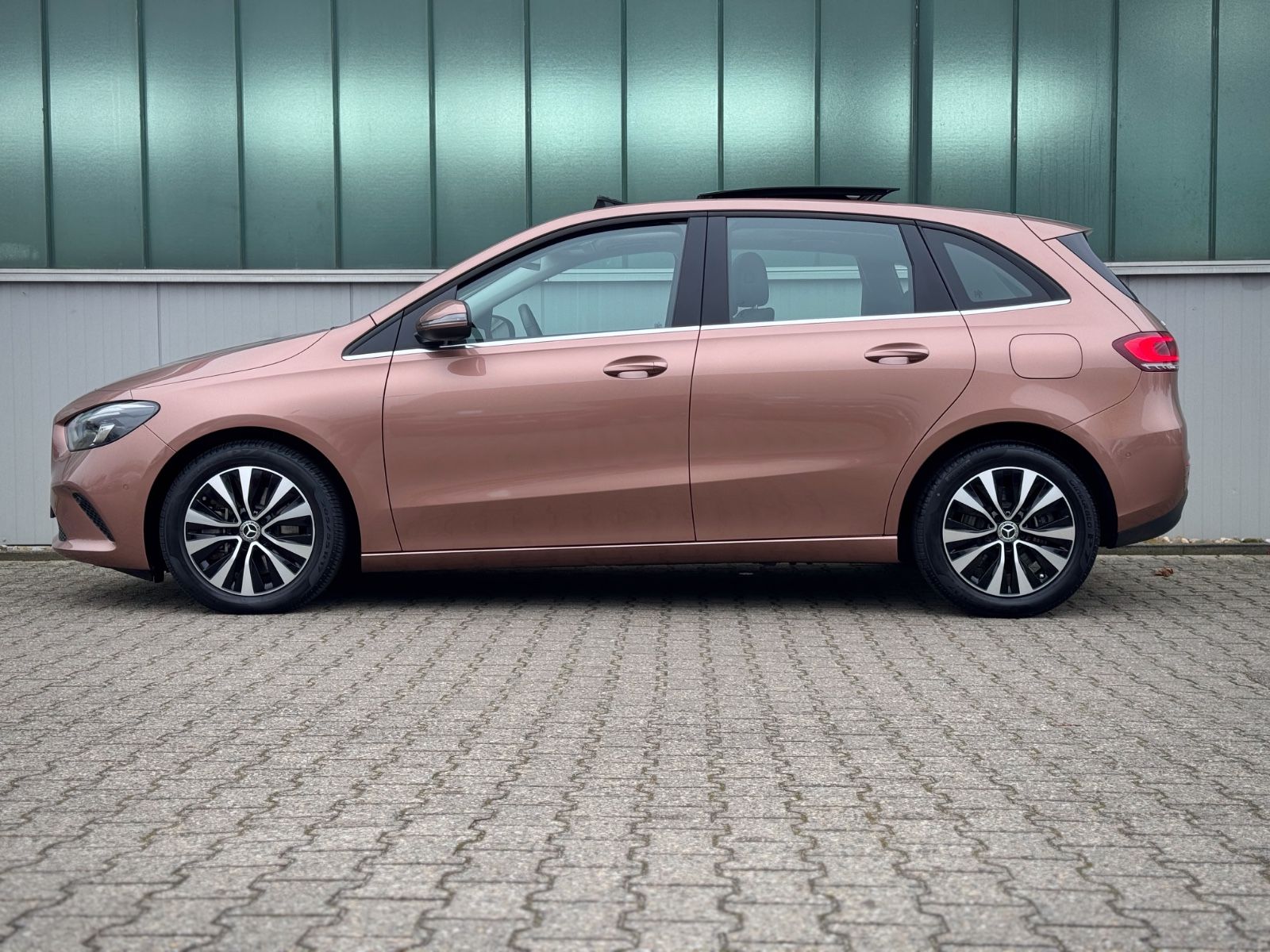 Fahrzeugabbildung Mercedes-Benz B 250e PlugIn-Hybrid Style *LED|PANO|CAM|NAVI*