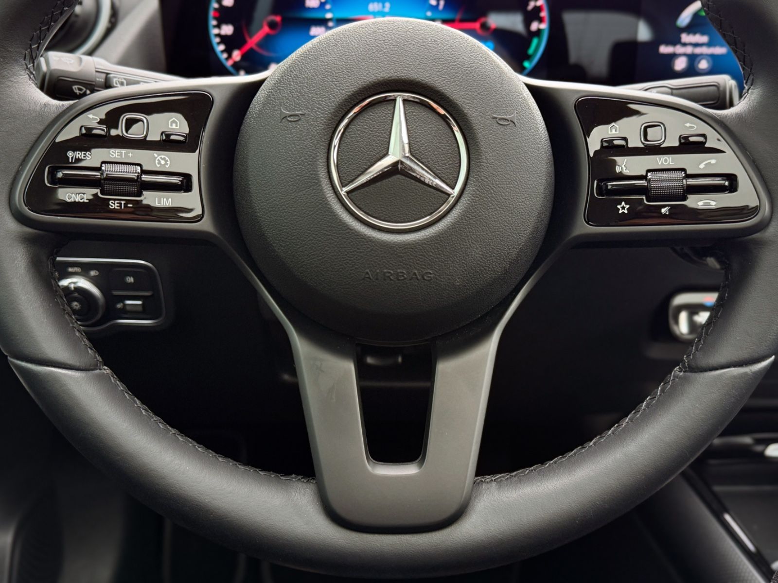 Fahrzeugabbildung Mercedes-Benz B 250e PlugIn-Hybrid Style *LED|PANO|CAM|NAVI*