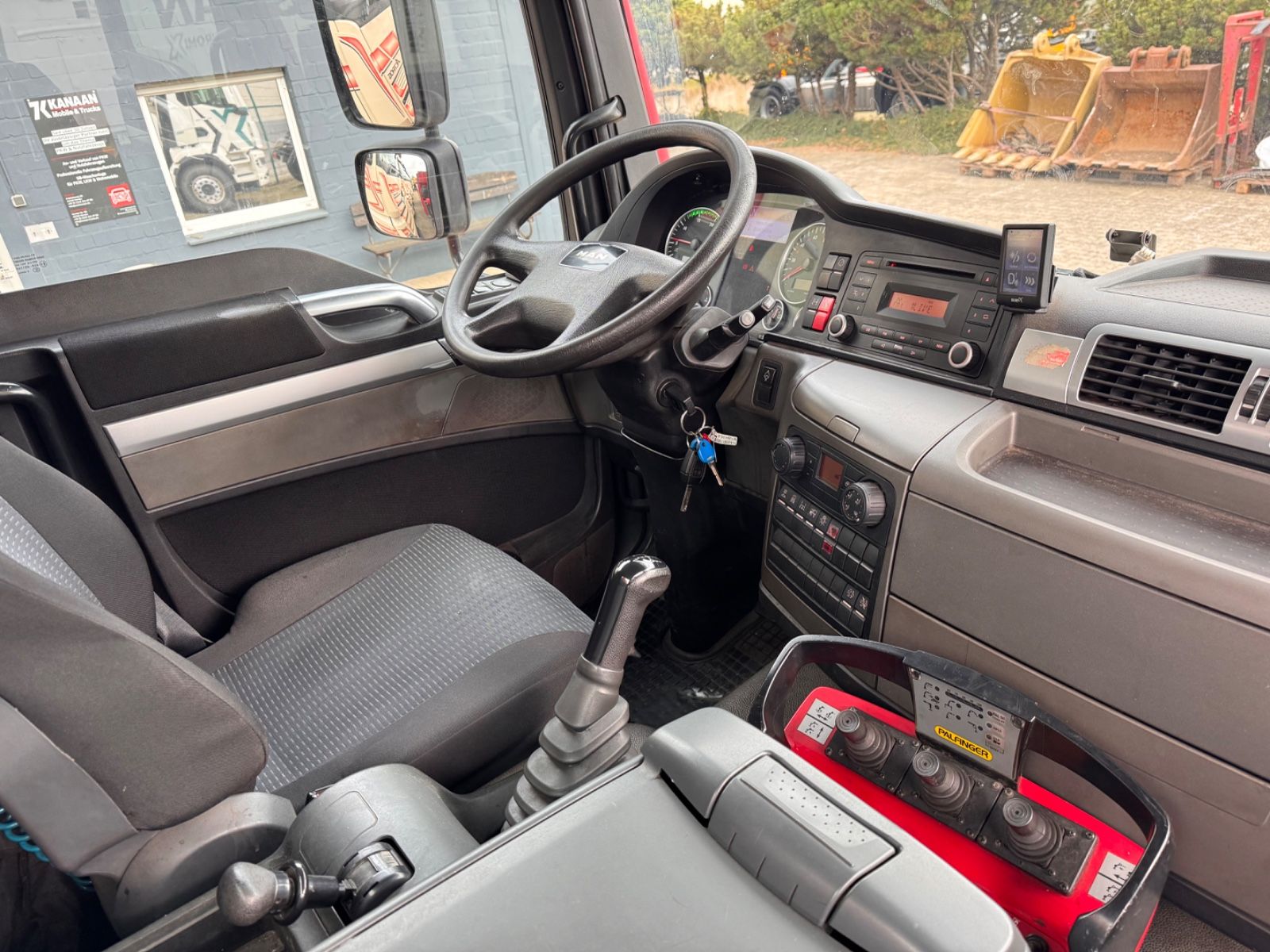 Fahrzeugabbildung MAN TGM 18.340 Langmaterial Palfinger PK13001K Funk