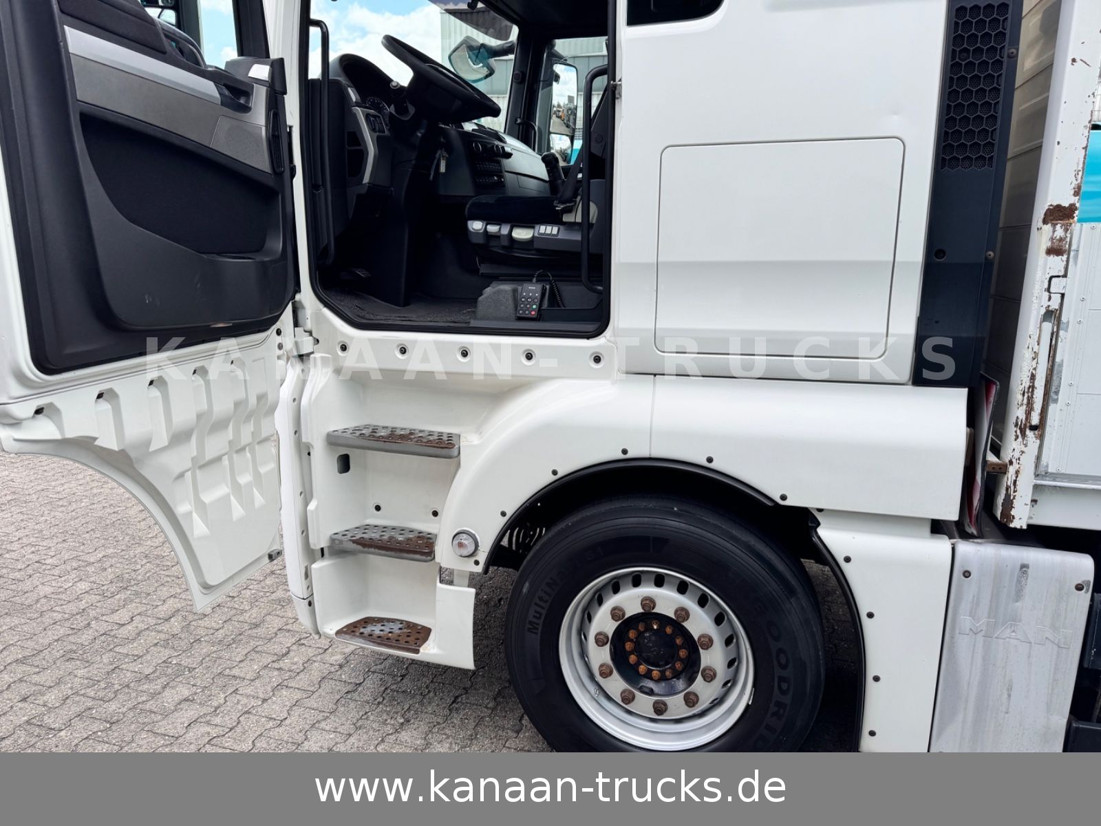 Fahrzeugabbildung MAN 26.480 TGX 6x2 Palfinger 23002 Fly-Jib ca 21 m