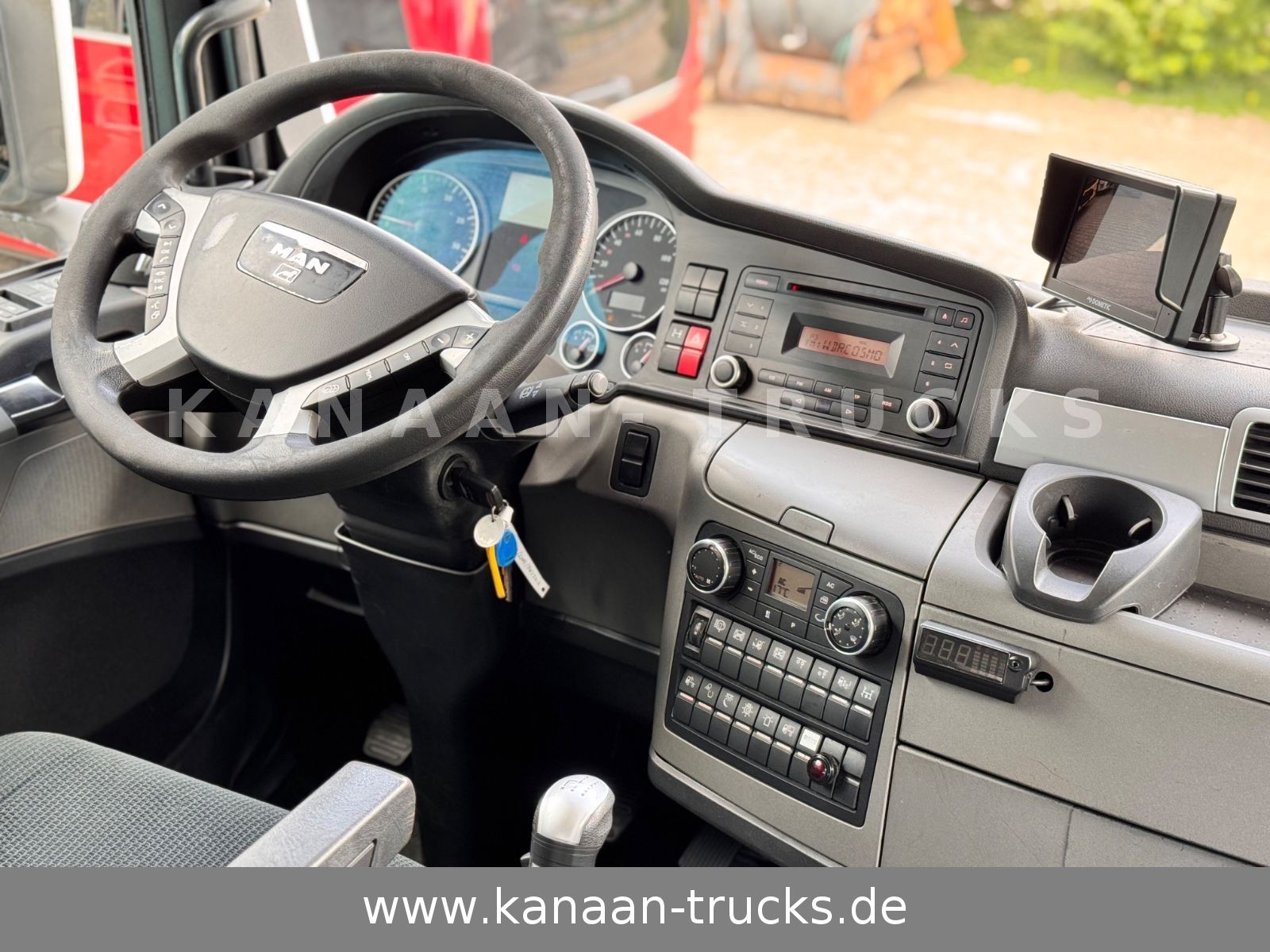 Fahrzeugabbildung MAN 26.480 TGX 6x2 Palfinger 23002 Fly-Jib ca 21 m