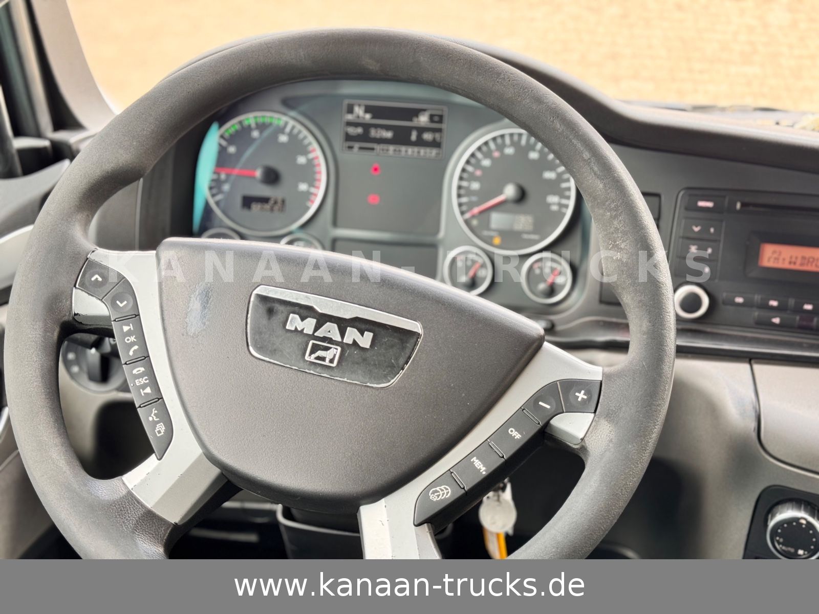 Fahrzeugabbildung MAN 26.480 TGX 6x2 Palfinger 23002 Fly-Jib ca 21 m