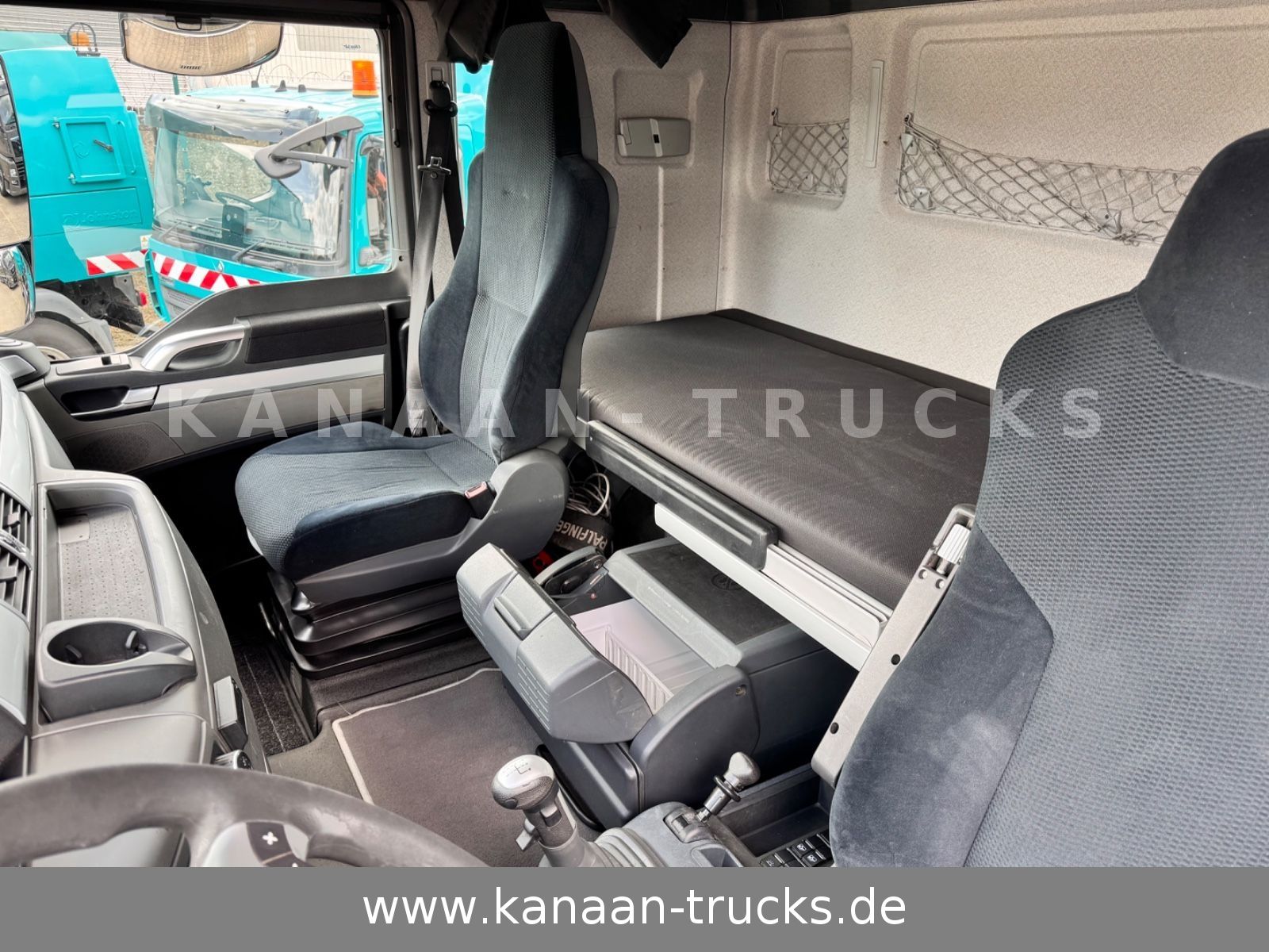 Fahrzeugabbildung MAN 26.480 TGX 6x2 Palfinger 23002 Fly-Jib ca 21 m