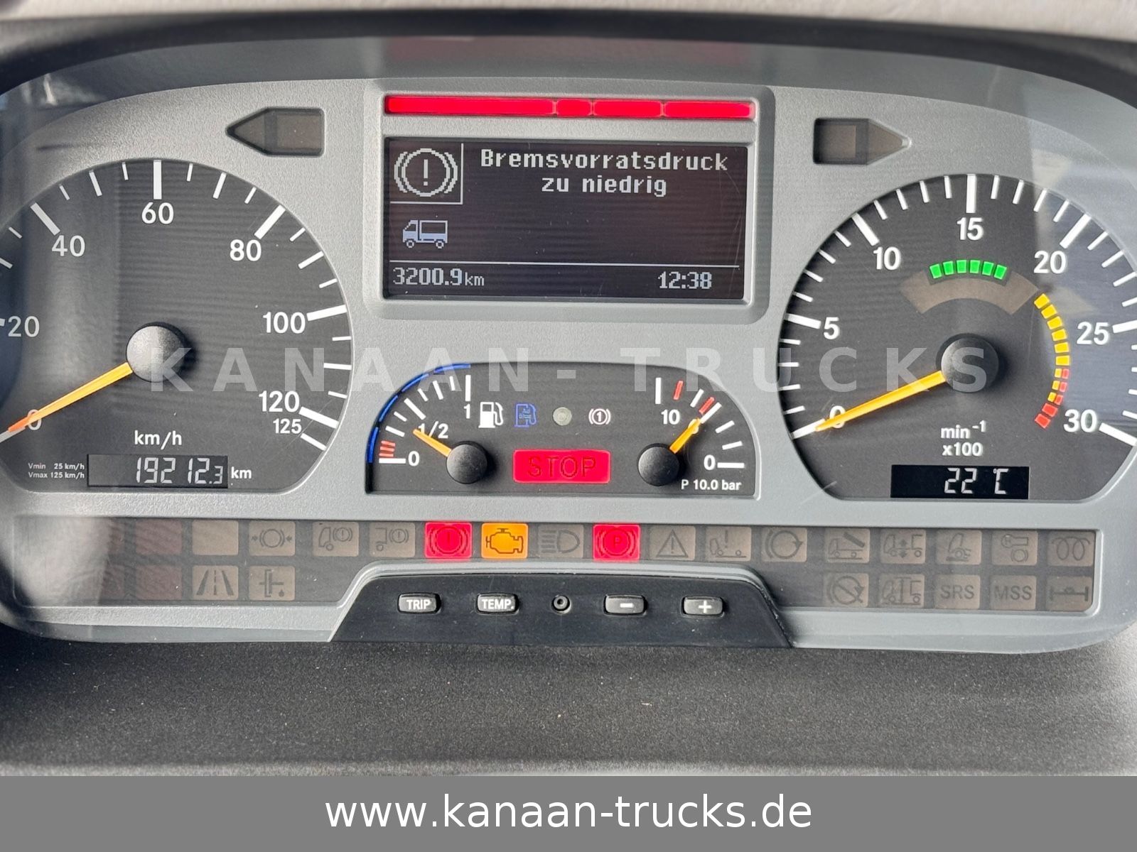 Fahrzeugabbildung Mercedes-Benz 1018 Atego 4x4 Allrad Miltär Camper