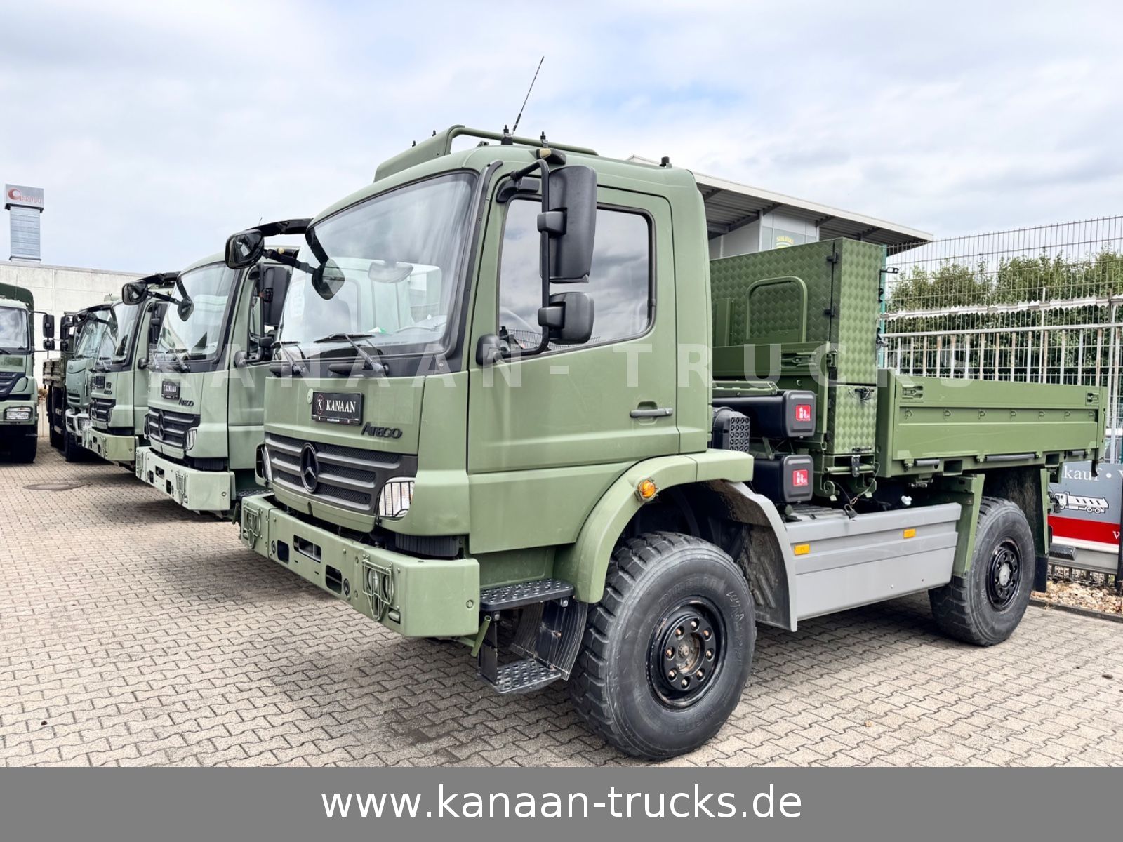 Fahrzeugabbildung Mercedes-Benz 1018 Atego 4x4 Allrad Miltär Camper