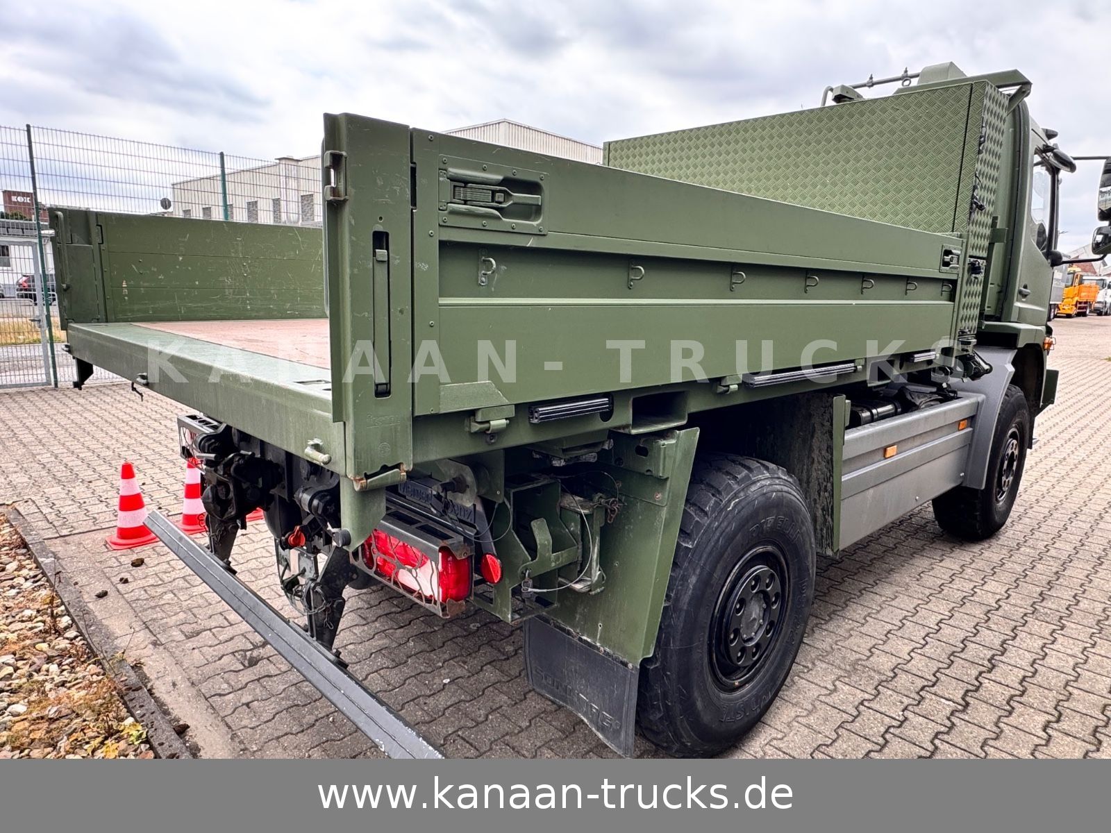 Fahrzeugabbildung Mercedes-Benz 1018 Atego 4x4 Allrad Miltär Camper