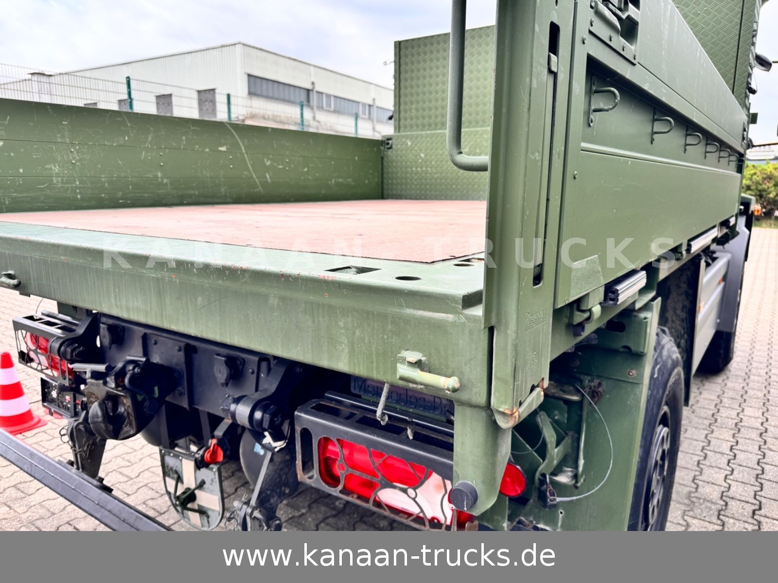 Fahrzeugabbildung Mercedes-Benz 1018 Atego 4x4 Allrad Miltär Camper