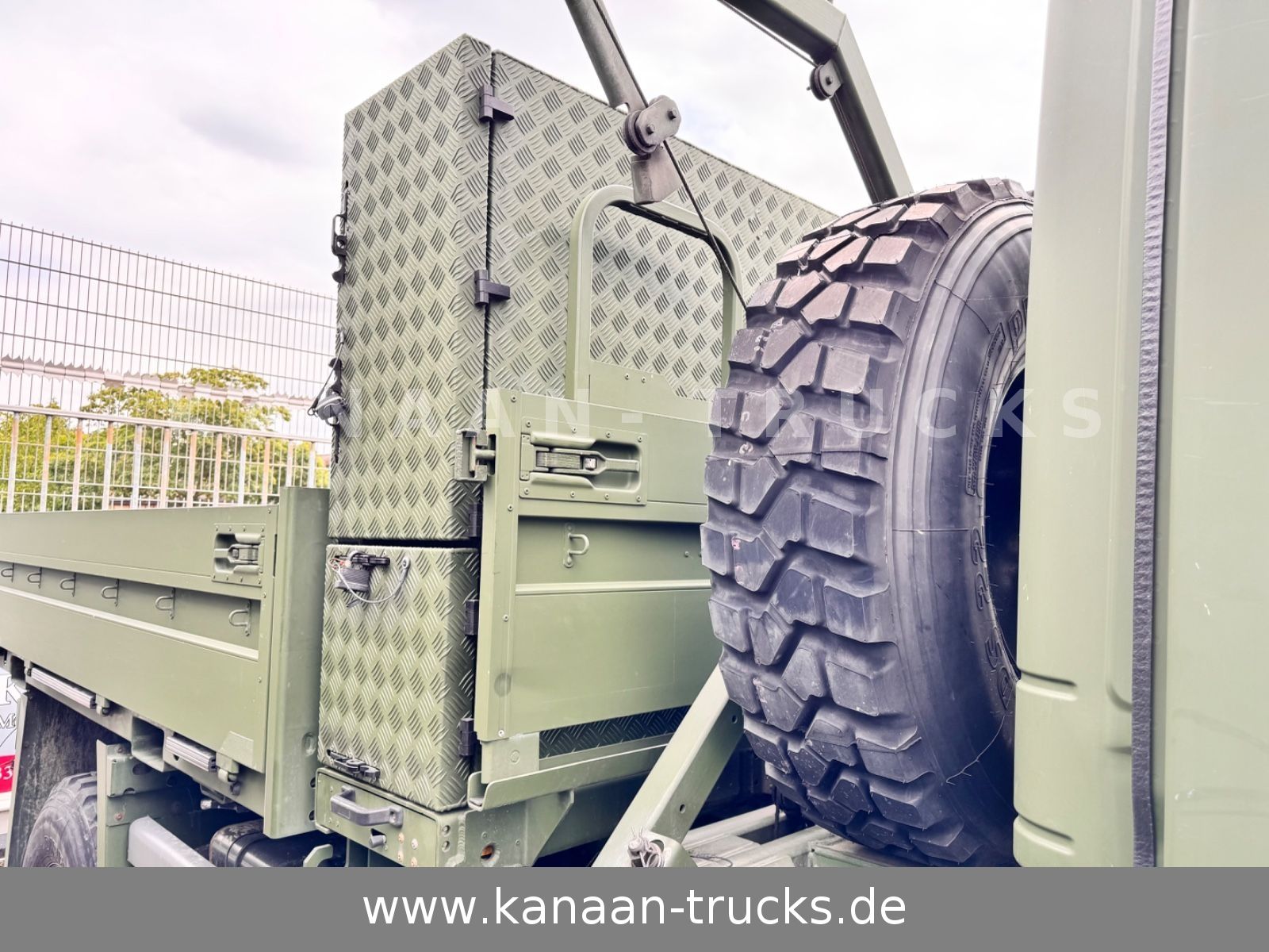 Fahrzeugabbildung Mercedes-Benz 1018 Atego 4x4 Allrad Miltär Camper