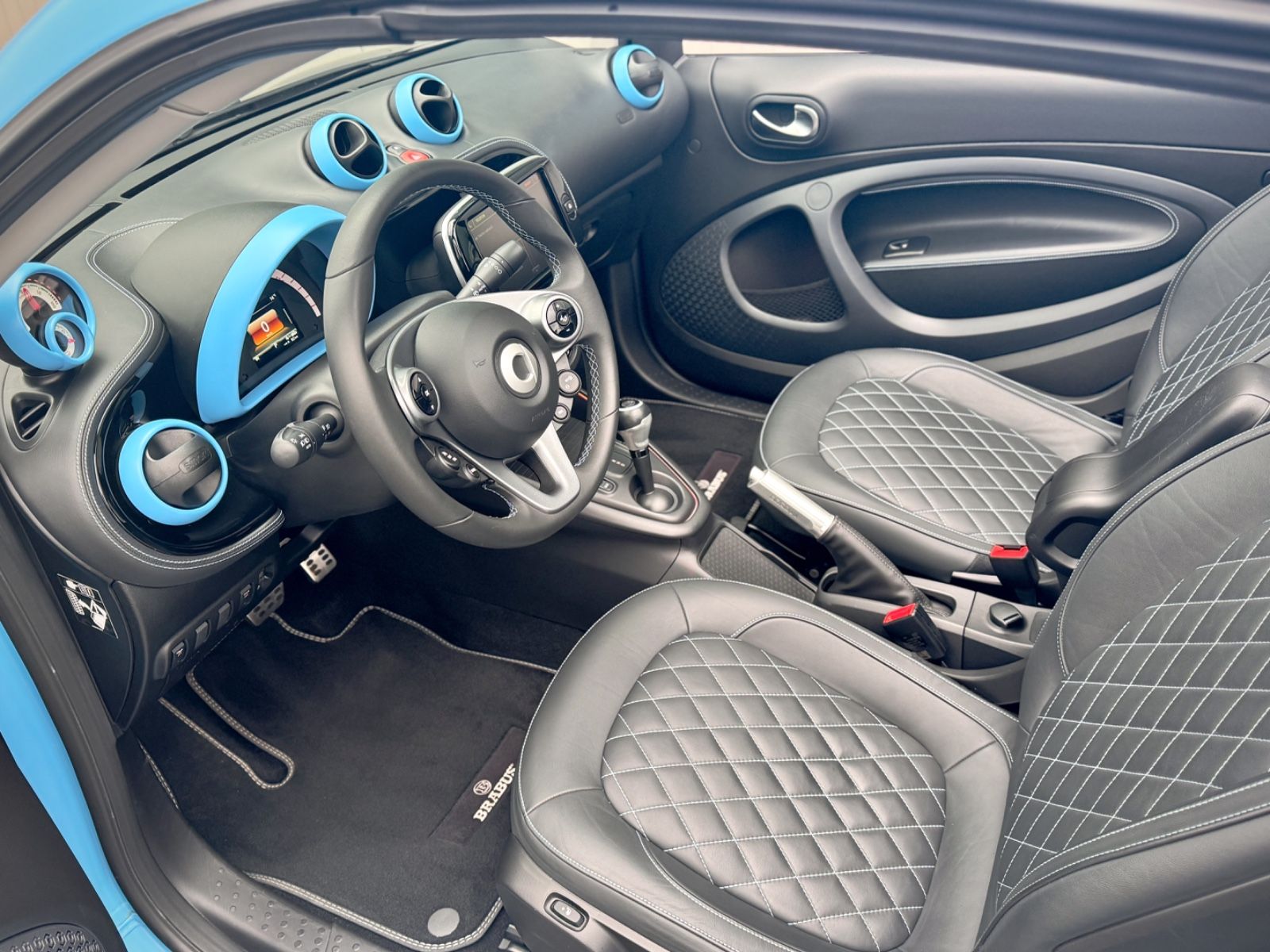 Fahrzeugabbildung Smart ForTwo Cabriolet Electric Drive/EQ BRABUS TAILOR