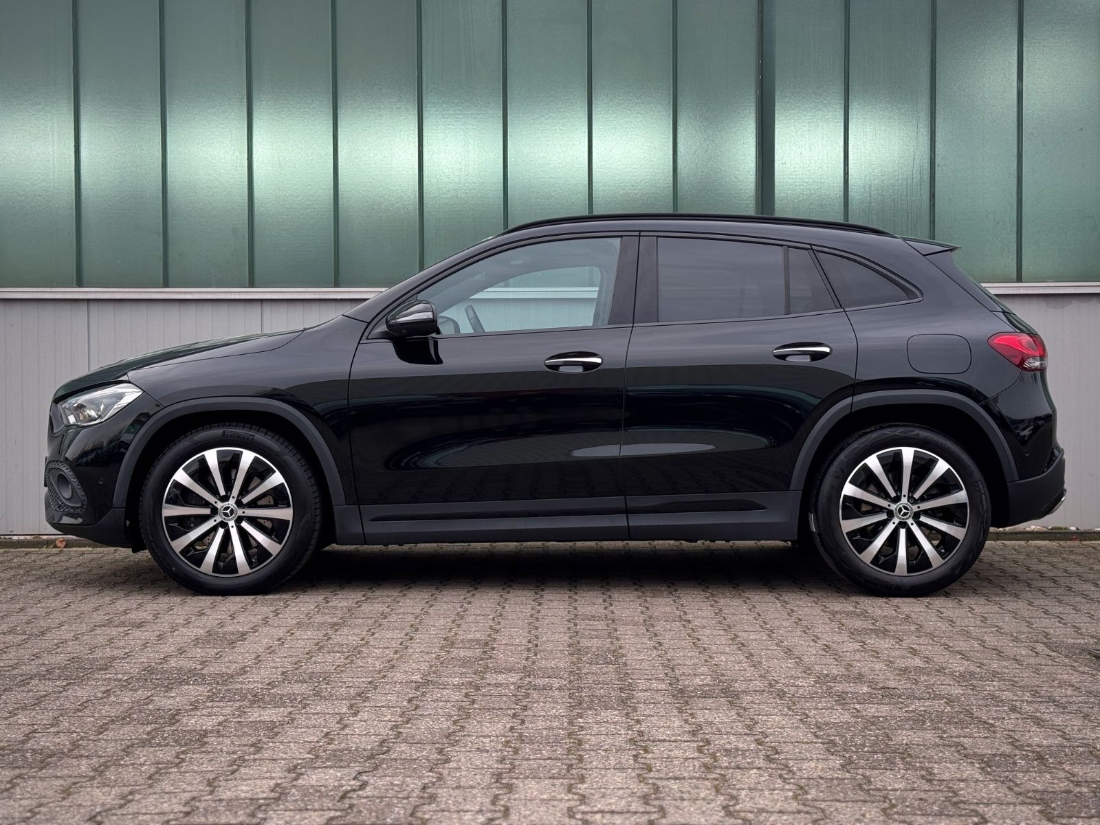 Fahrzeugabbildung Mercedes-Benz GLA 200d 4Matic Progressive*ASSIST|STANDHEIZUNG*