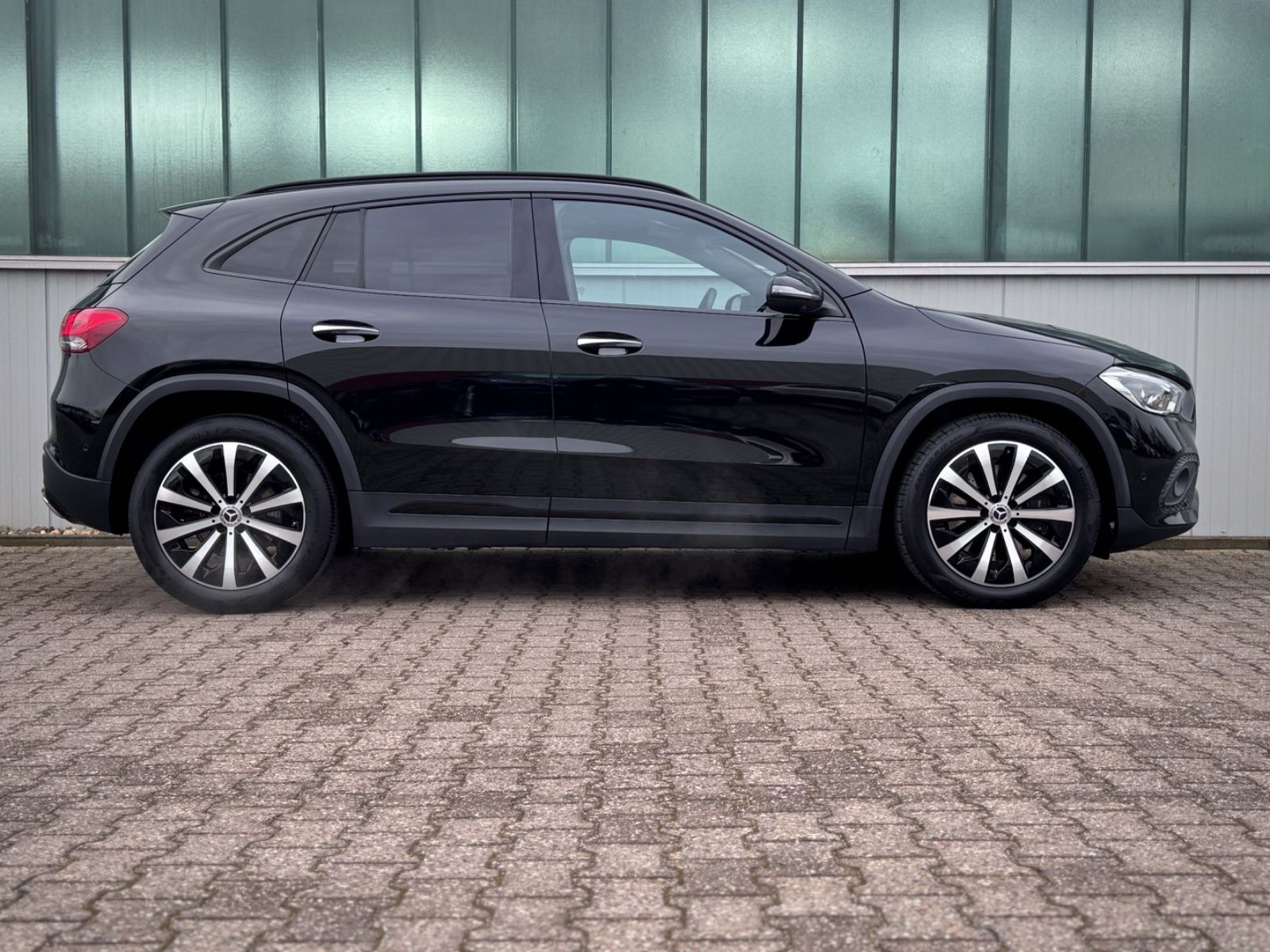 Fahrzeugabbildung Mercedes-Benz GLA 200d 4Matic Progressive*ASSIST|STANDHEIZUNG*