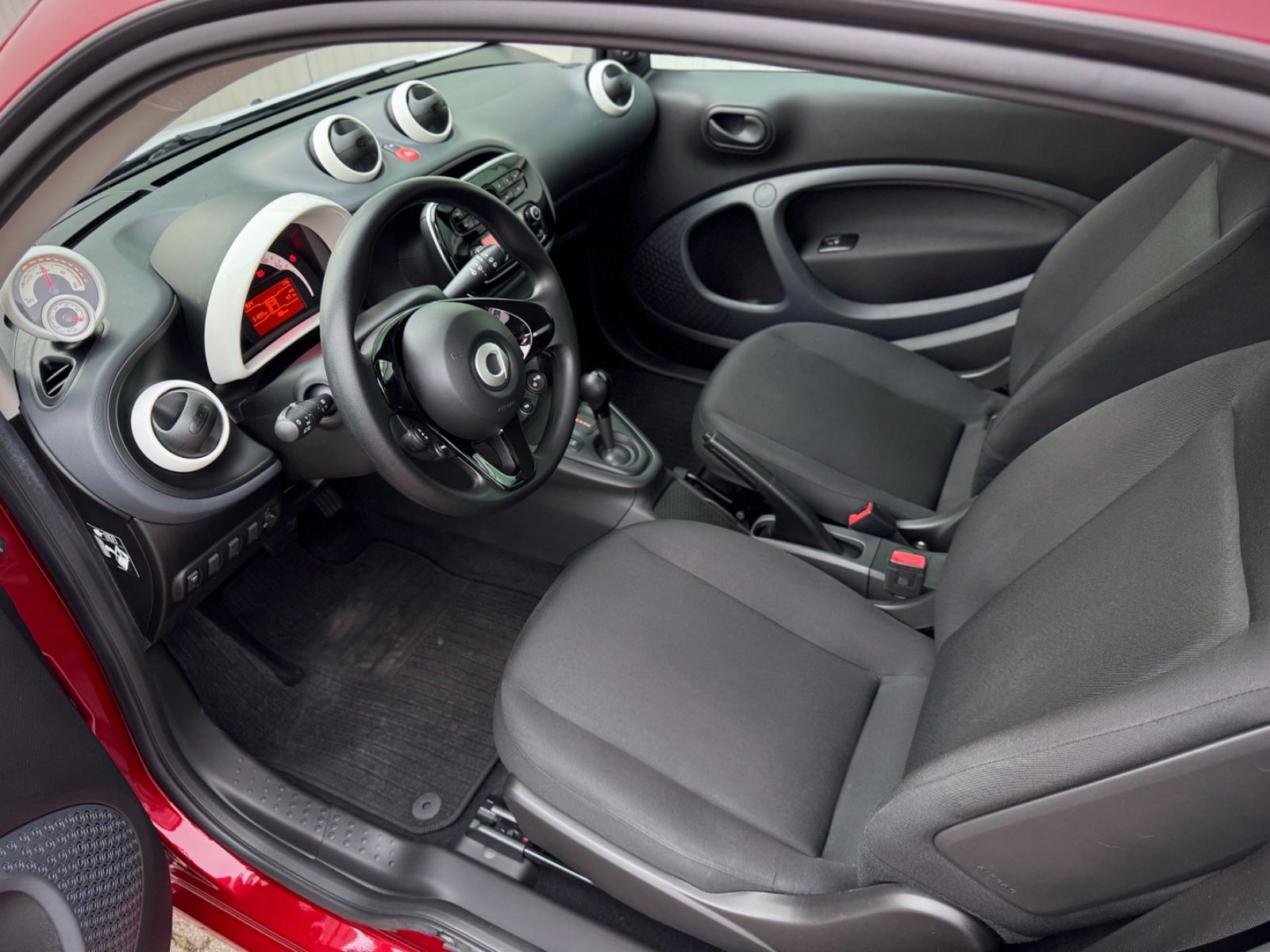 Fahrzeugabbildung Smart ForTwo Coupe EQ *LED|TEL|KLIMA*