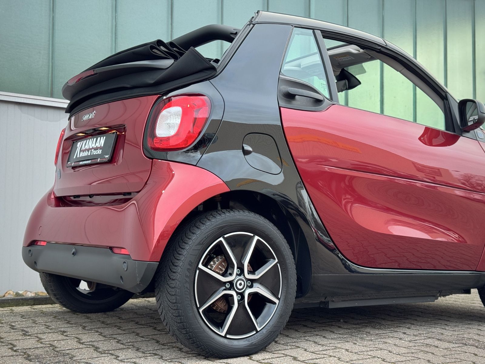 Fahrzeugabbildung Smart ForTwo Cabrio EQ Passion *CARPLAY|PDC|SHZ|TEL*