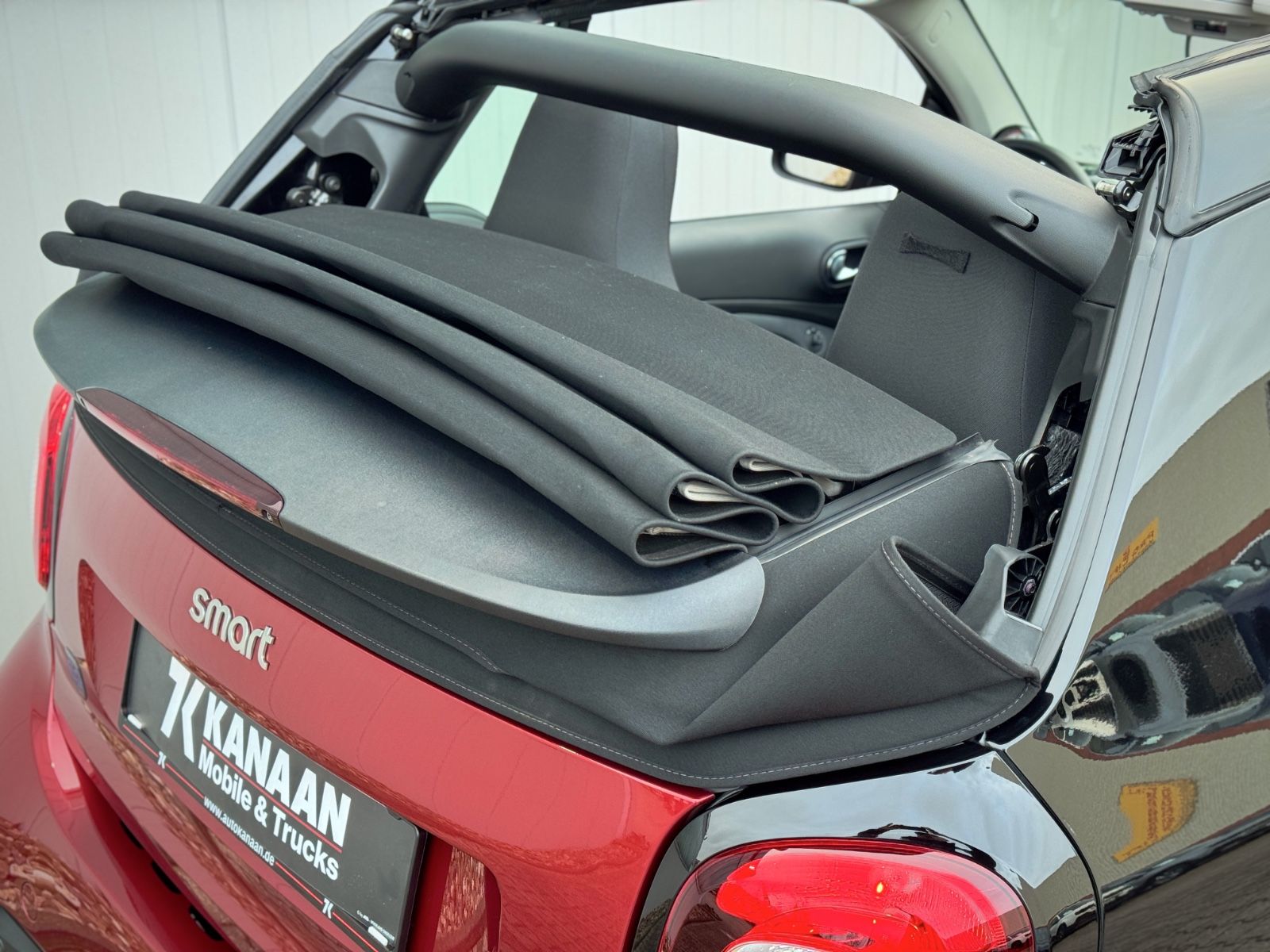 Fahrzeugabbildung Smart ForTwo Cabrio EQ Passion *CARPLAY|PDC|SHZ|TEL*