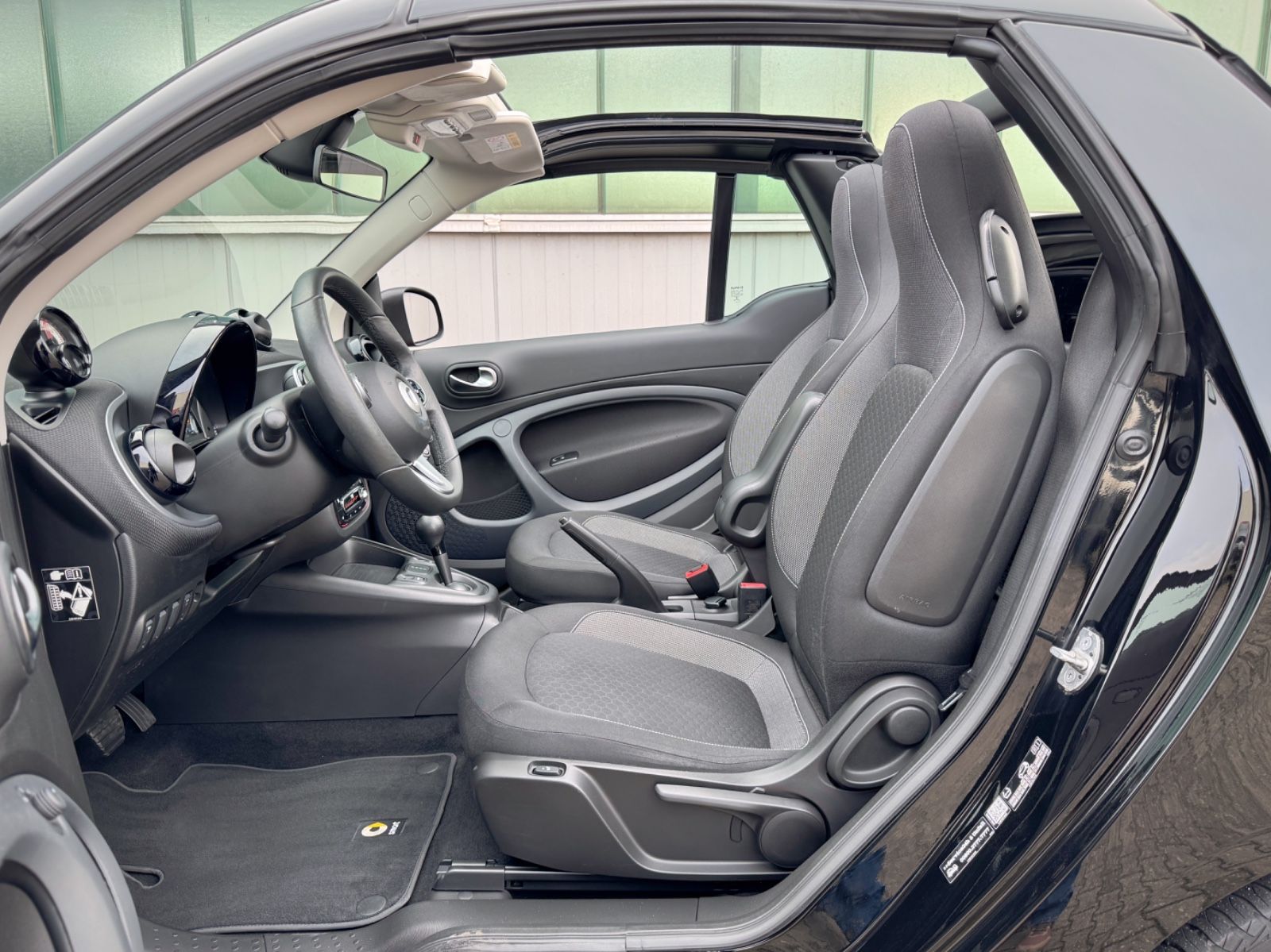 Fahrzeugabbildung Smart ForTwo Cabrio EQ Passion *CARPLAY|PDC|SHZ|TEL*