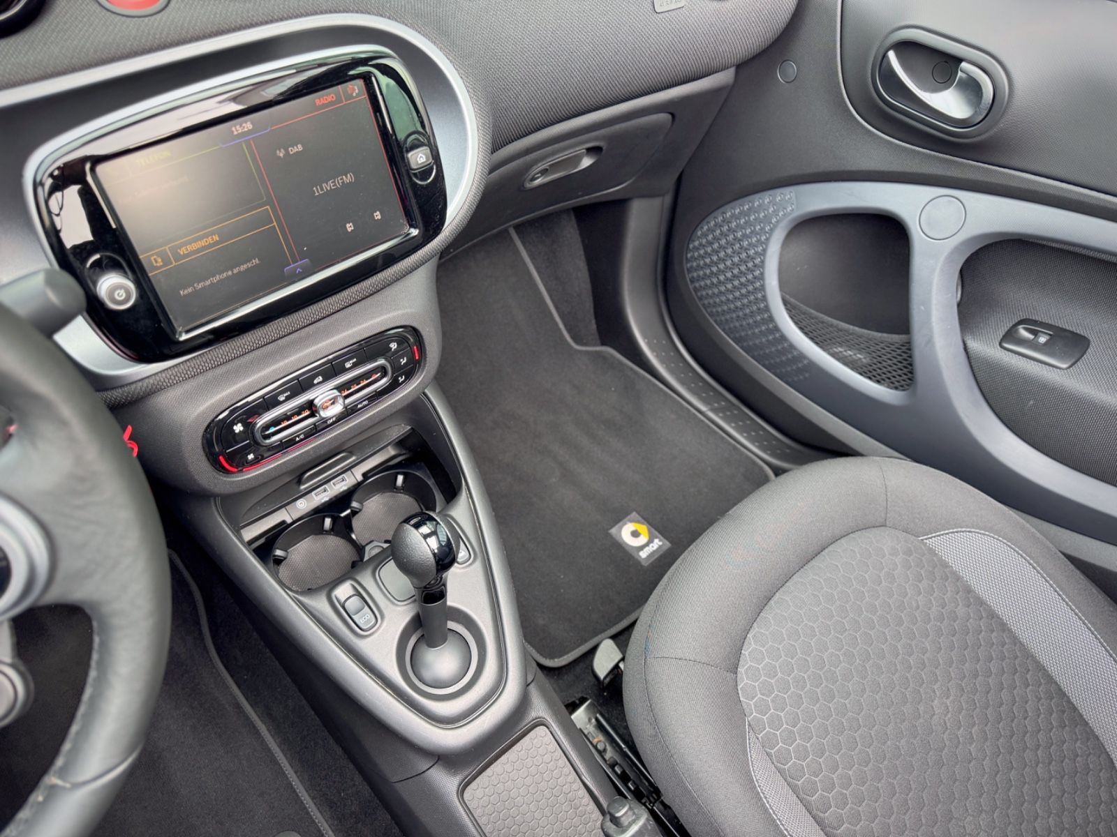 Fahrzeugabbildung Smart ForTwo Cabrio EQ Passion *CARPLAY|PDC|SHZ|TEL*