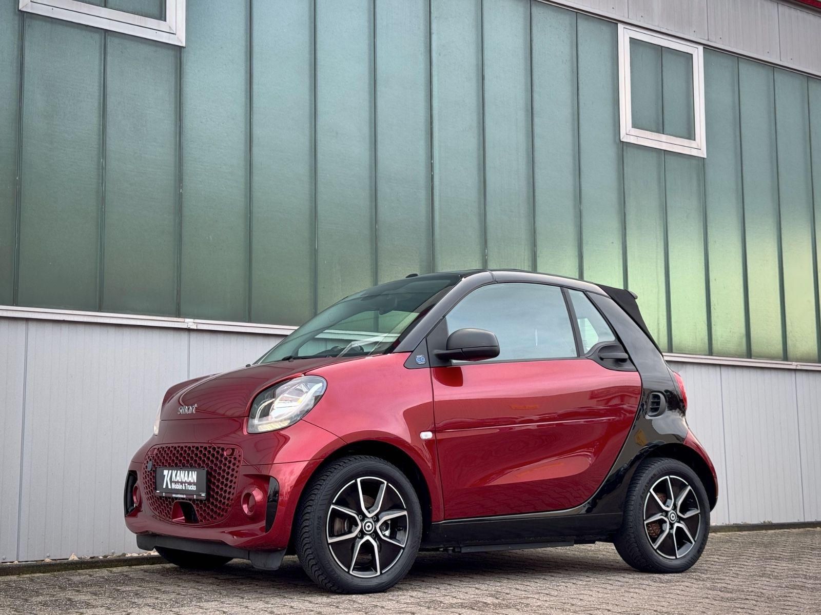 Fahrzeugabbildung Smart ForTwo Cabrio EQ Passion *CARPLAY|PDC|SHZ|TEL*