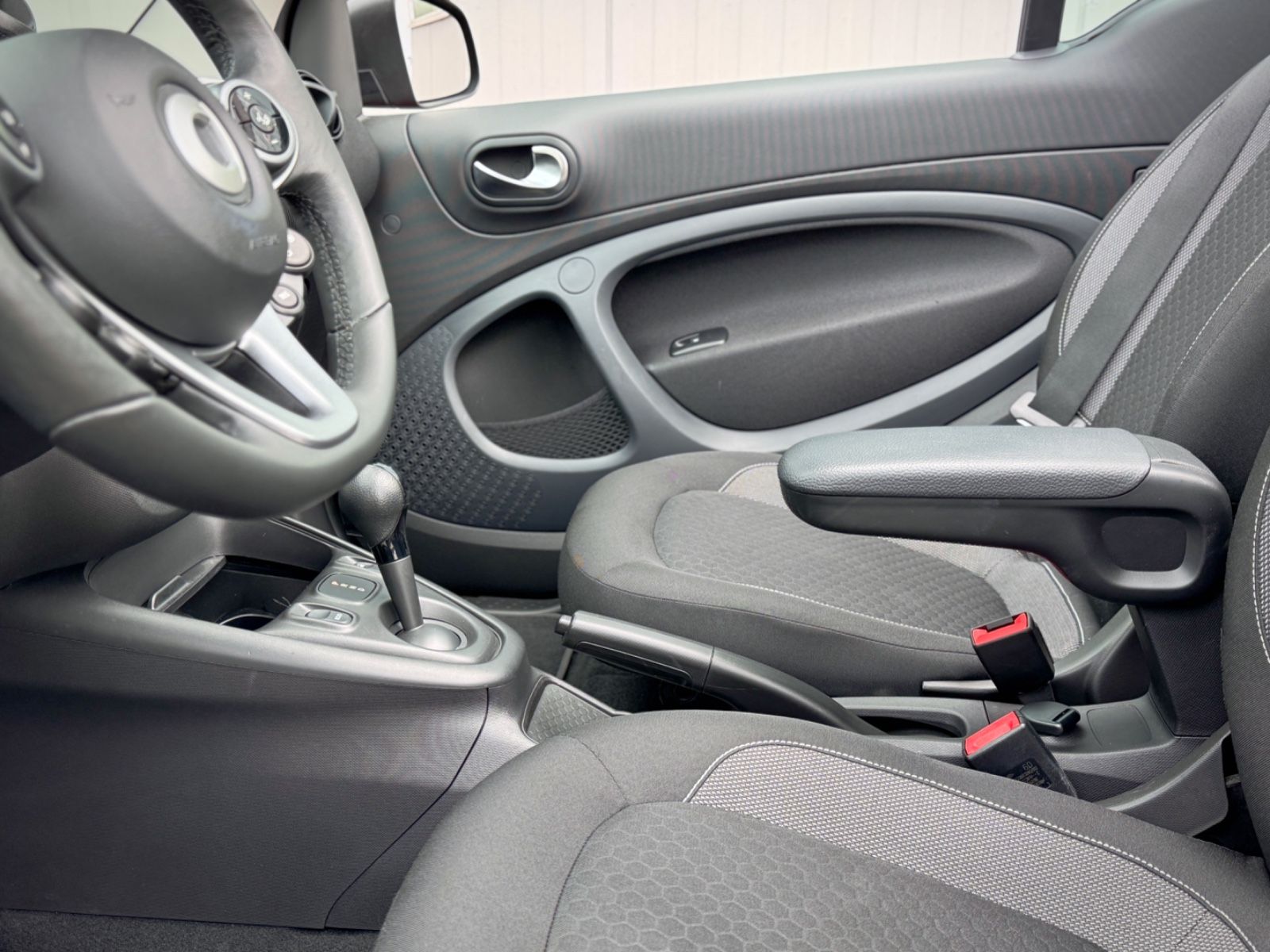 Fahrzeugabbildung Smart ForTwo Cabrio EQ Passion *CARPLAY|PDC|SHZ|TEL*