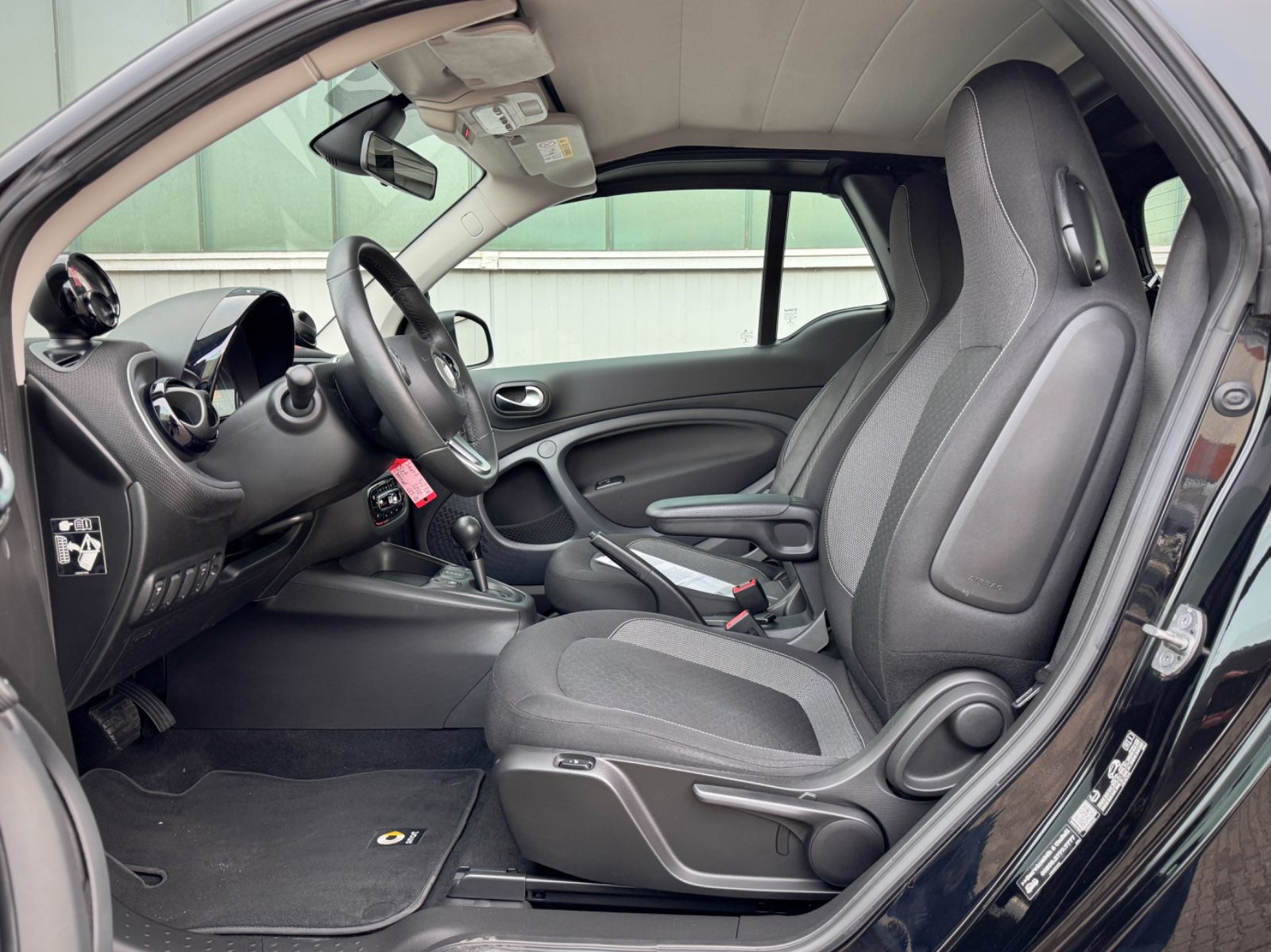 Fahrzeugabbildung Smart ForTwo Cabrio EQ Passion *CARPLAY|PDC|SHZ|TEL*