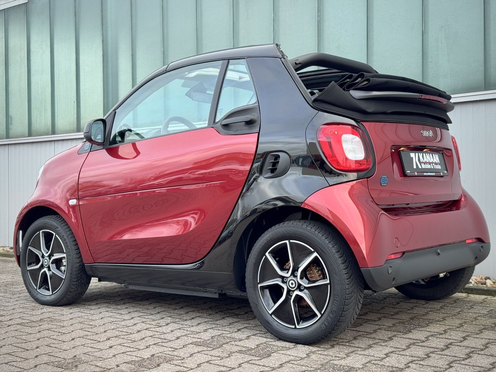 Fahrzeugabbildung Smart ForTwo Cabrio EQ Passion *CARPLAY|PDC|SHZ|TEL*