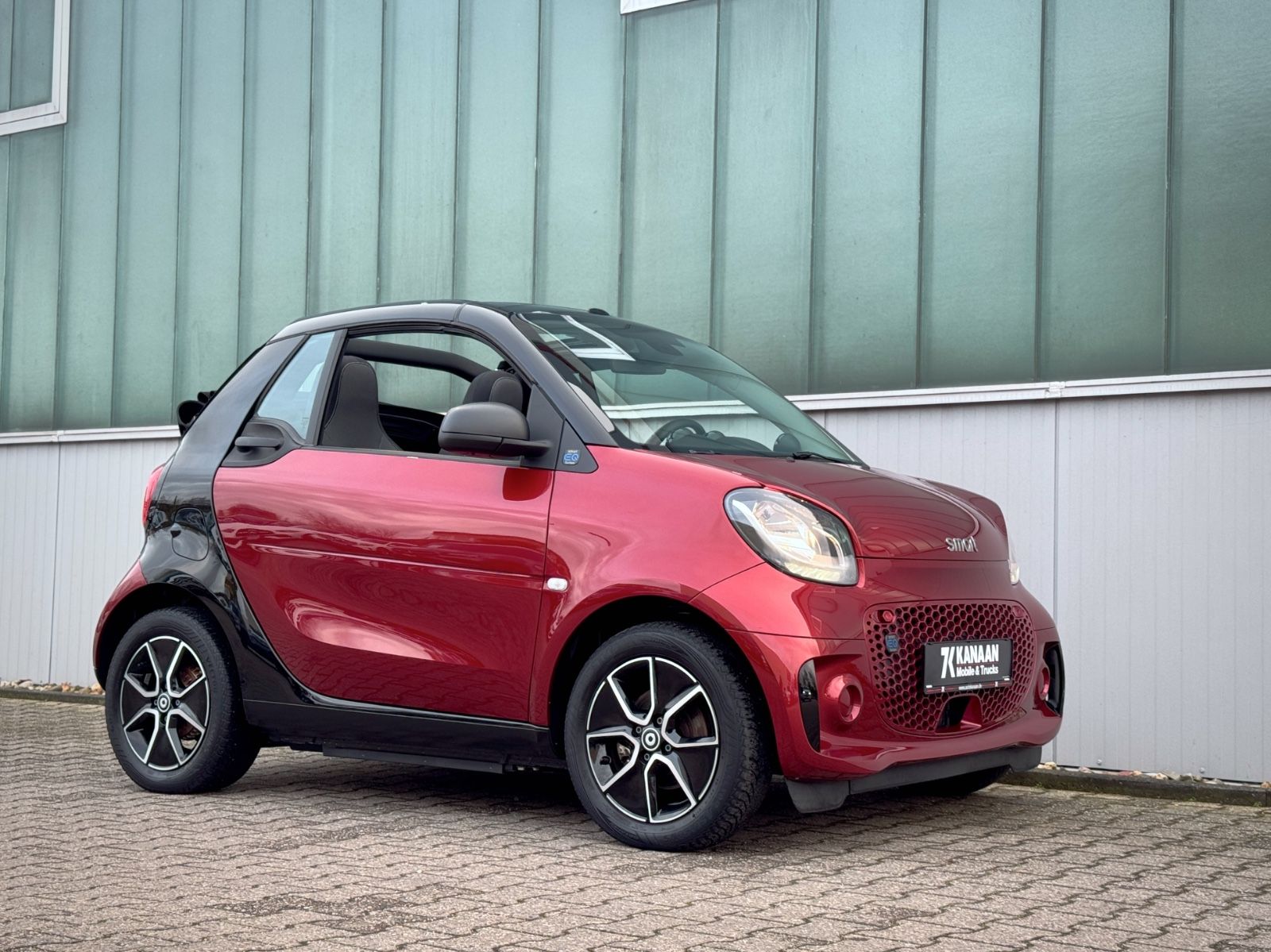 Fahrzeugabbildung Smart ForTwo Cabrio EQ Passion *CARPLAY|PDC|SHZ|TEL*