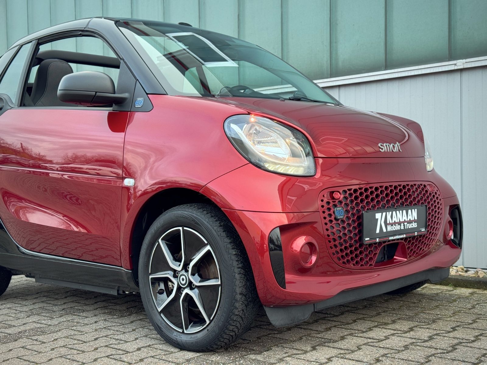 Fahrzeugabbildung Smart ForTwo Cabrio EQ Passion *CARPLAY|PDC|SHZ|TEL*