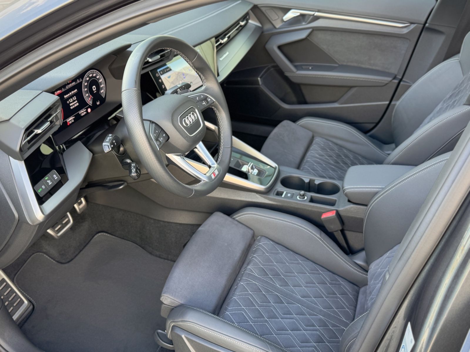 Fahrzeugabbildung Audi A3 40TDI quattro S line *PANO|STANDHEIZUNG*
