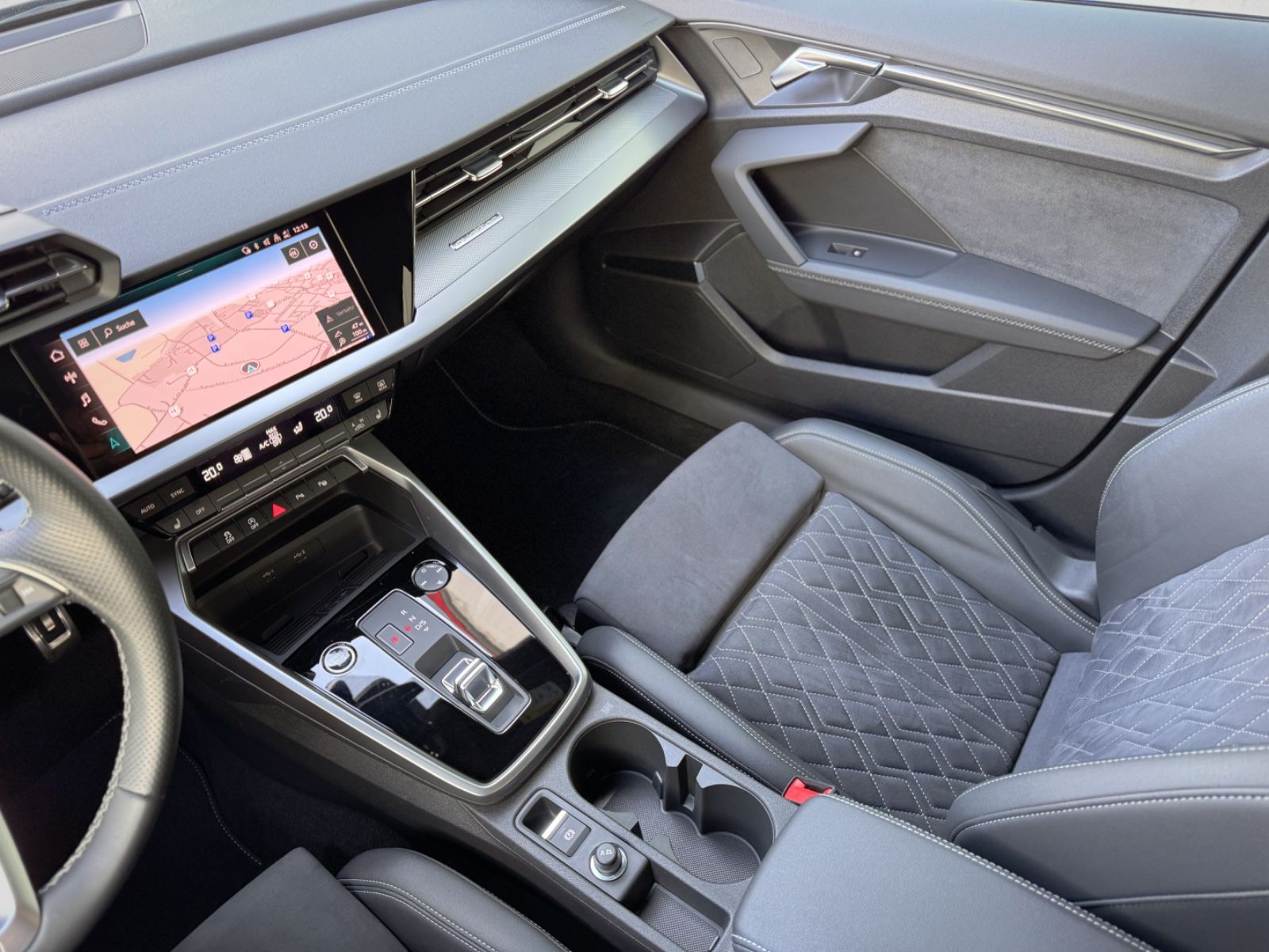 Fahrzeugabbildung Audi A3 40TDI quattro S line *PANO|STANDHEIZUNG*