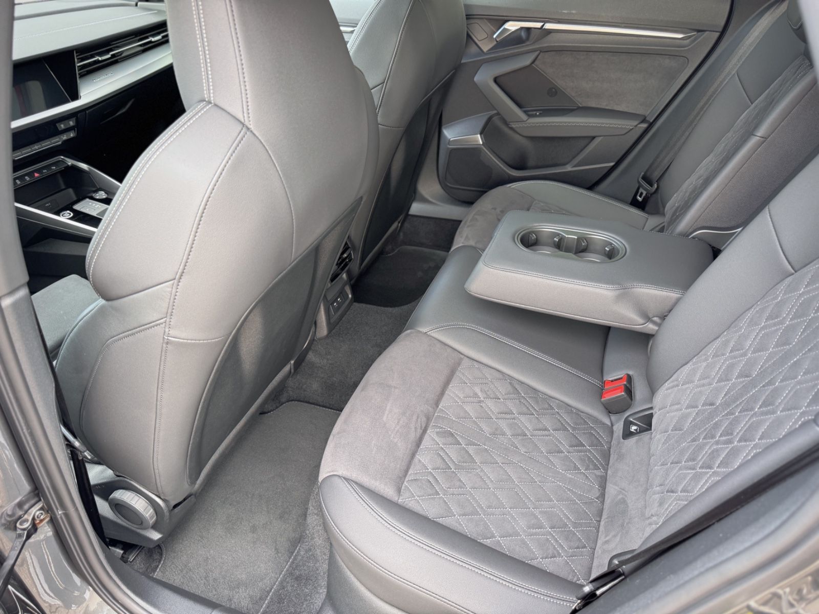 Fahrzeugabbildung Audi A3 40TDI quattro S line *PANO|STANDHEIZUNG*