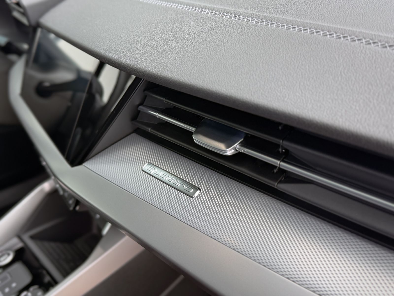 Fahrzeugabbildung Audi A3 40TDI quattro S line *PANO|STANDHEIZUNG*