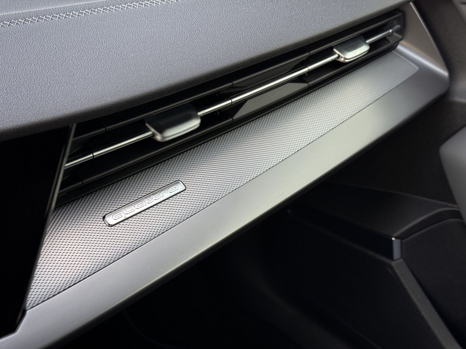 Fahrzeugabbildung Audi A3 40TDI quattro S line *PANO|STANDHEIZUNG*
