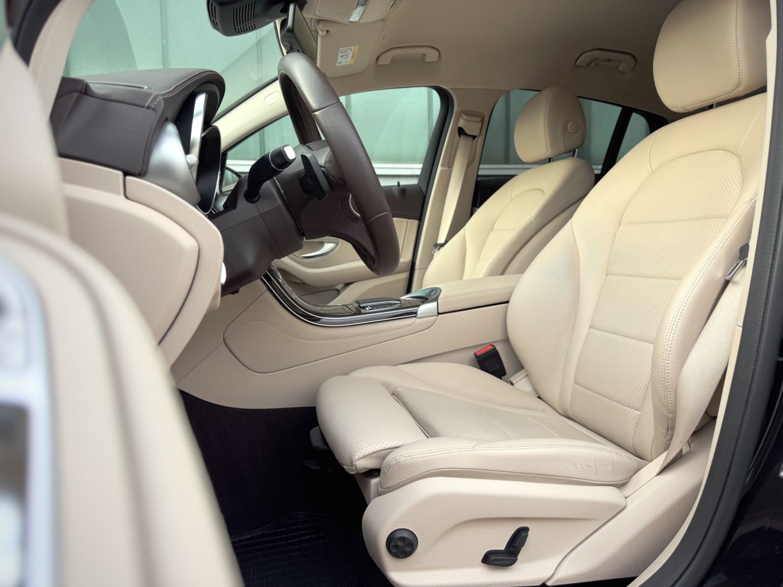 Fahrzeugabbildung Mercedes-Benz GLC 300e Coupe 4Matic *9G|LED|CAM|AHK*