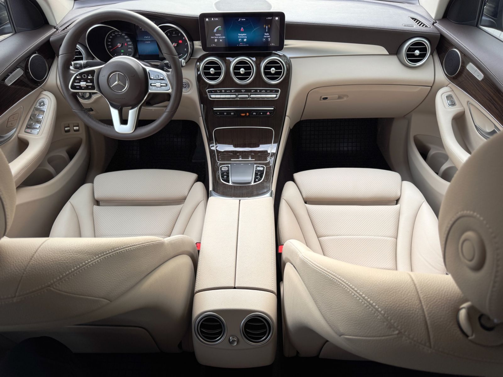 Fahrzeugabbildung Mercedes-Benz GLC 300e Coupe 4Matic *9G|LED|CAM|AHK*