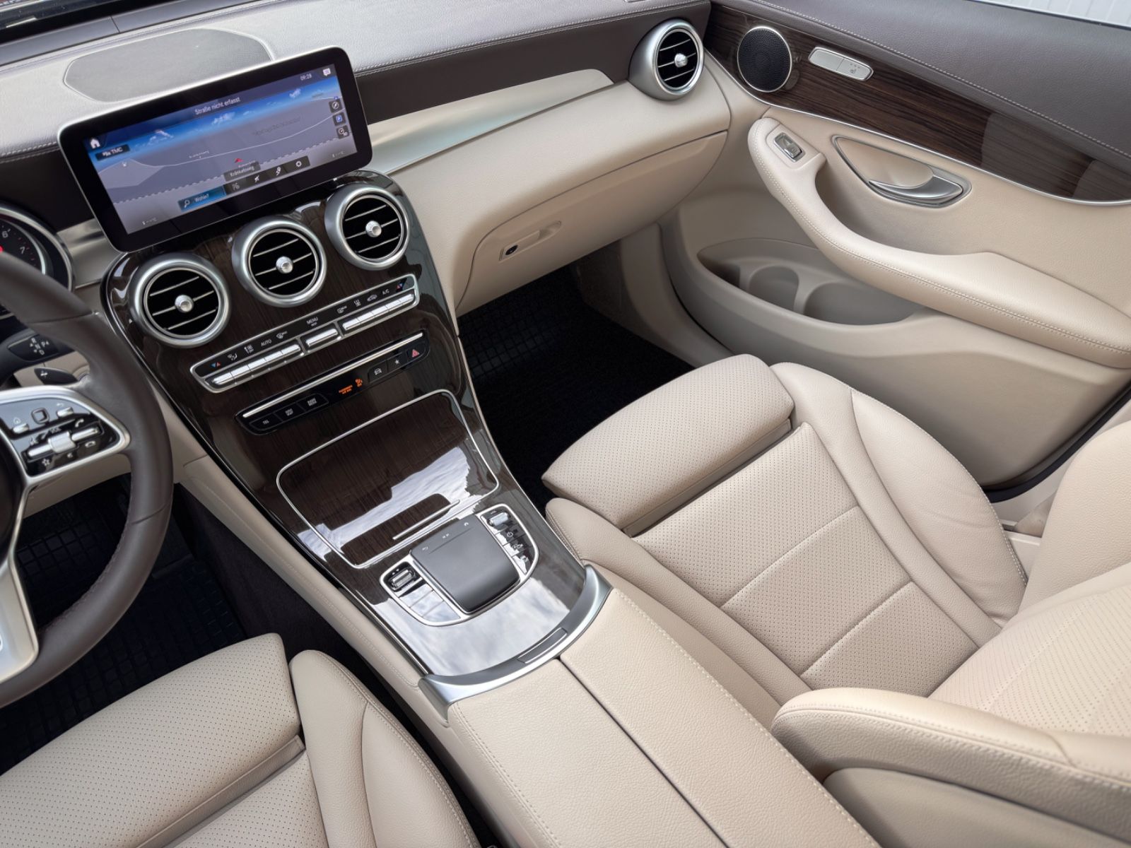 Fahrzeugabbildung Mercedes-Benz GLC 300e Coupe 4Matic *9G|LED|CAM|AHK*