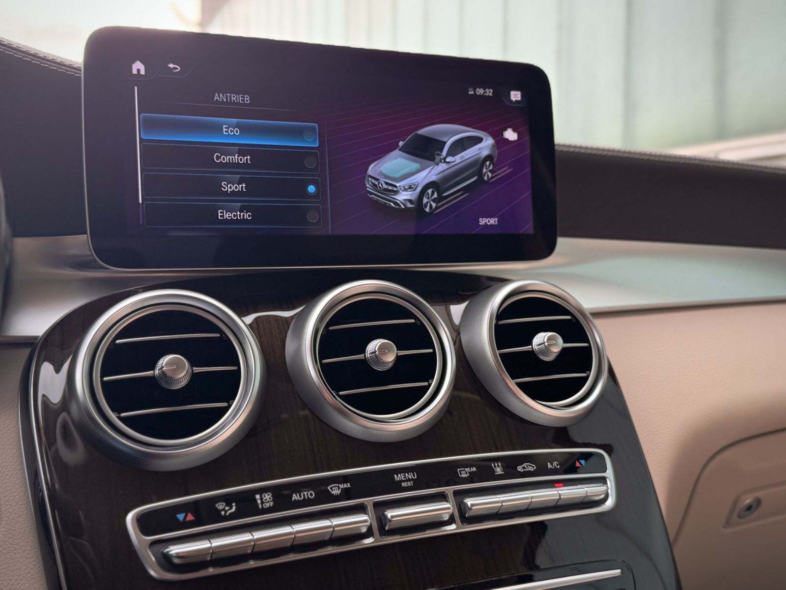 Fahrzeugabbildung Mercedes-Benz GLC 300e Coupe 4Matic *9G|LED|CAM|AHK*