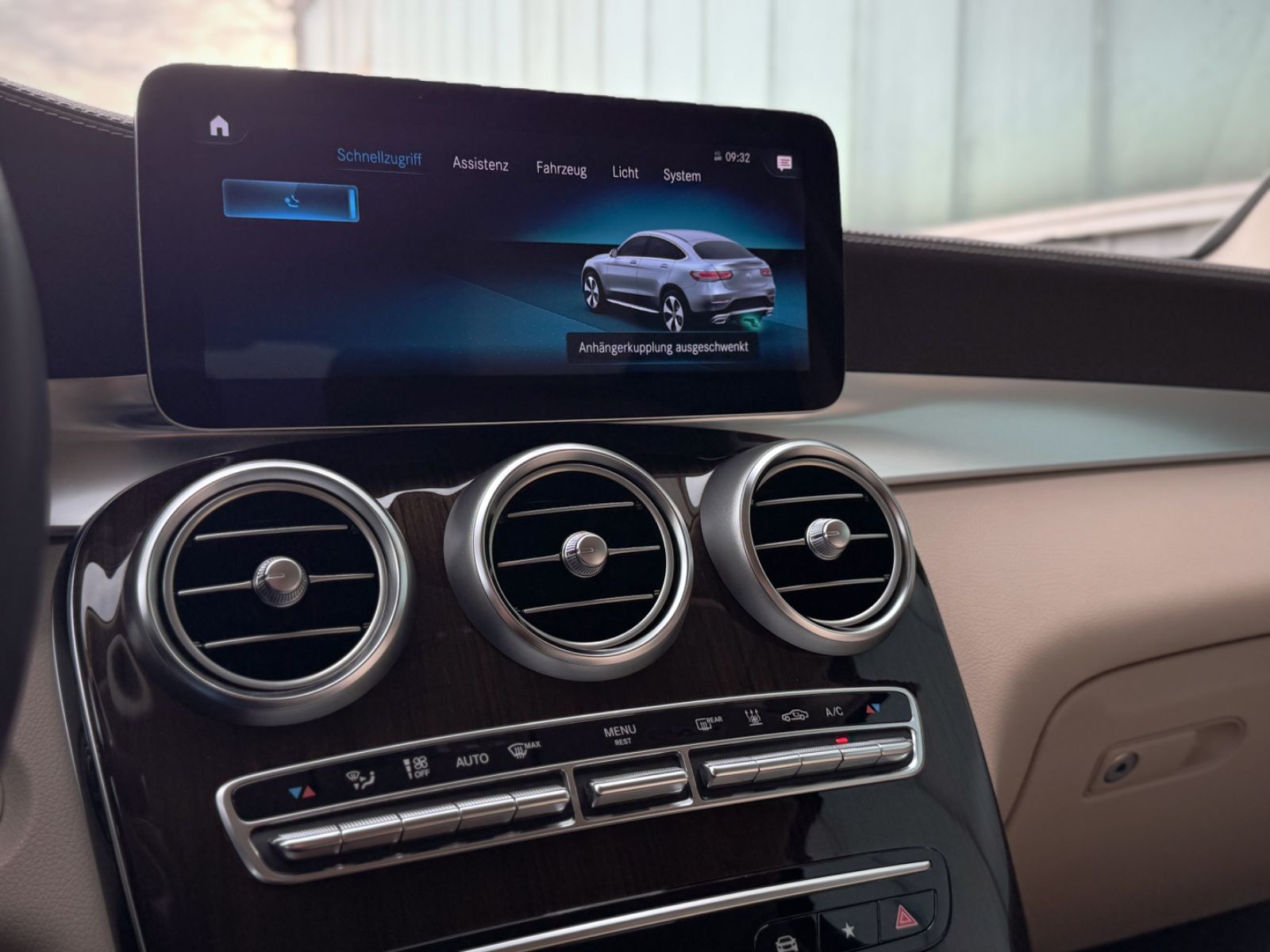 Fahrzeugabbildung Mercedes-Benz GLC 300e Coupe 4Matic *9G|LED|CAM|AHK*
