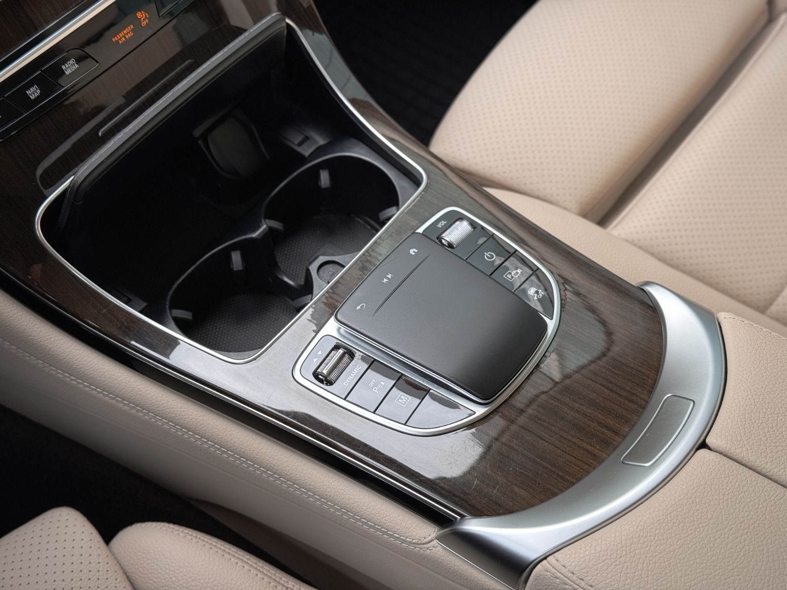 Fahrzeugabbildung Mercedes-Benz GLC 300e Coupe 4Matic *9G|LED|CAM|AHK*