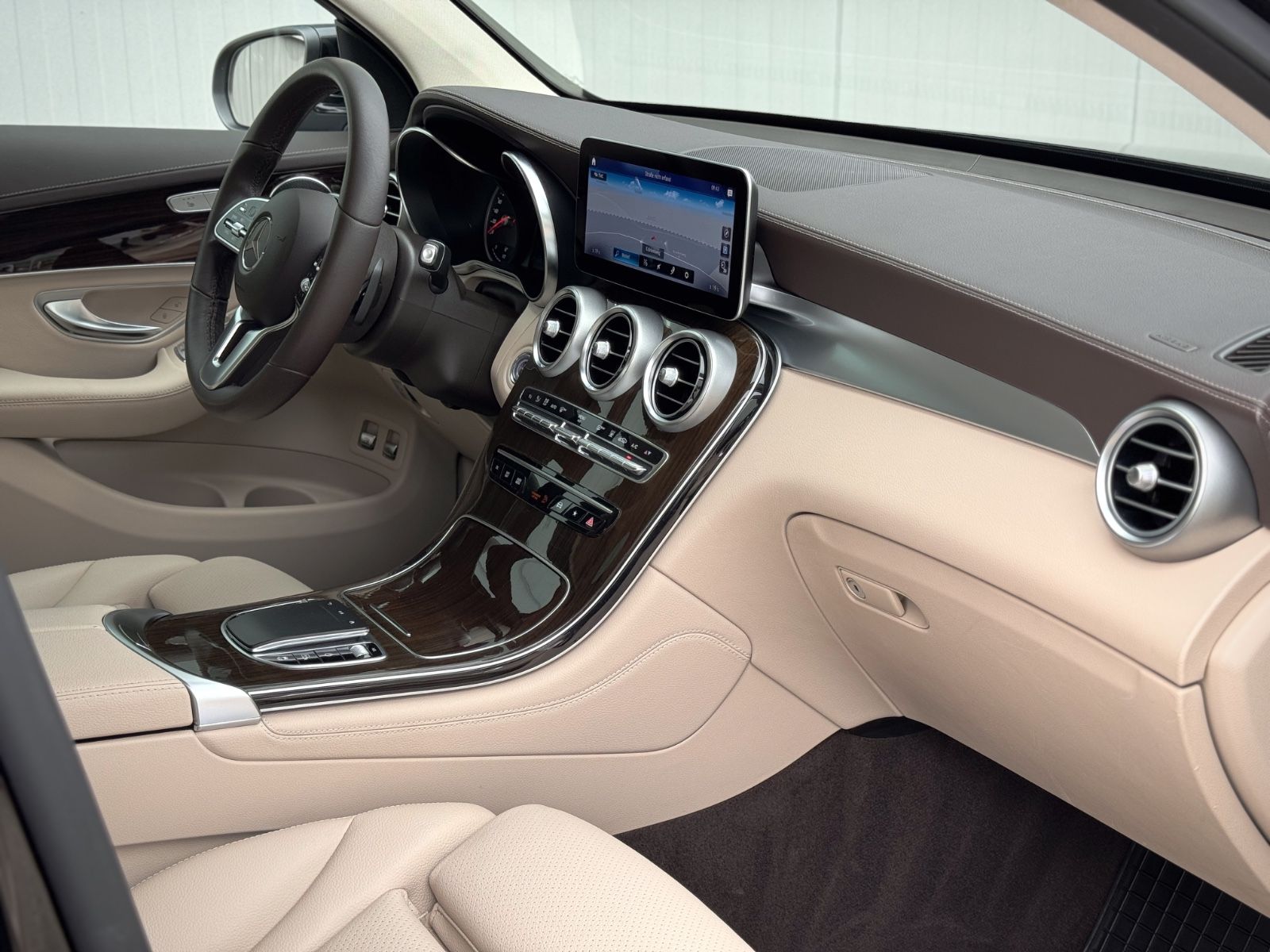 Fahrzeugabbildung Mercedes-Benz GLC 300e Coupe 4Matic *9G|LED|CAM|AHK*