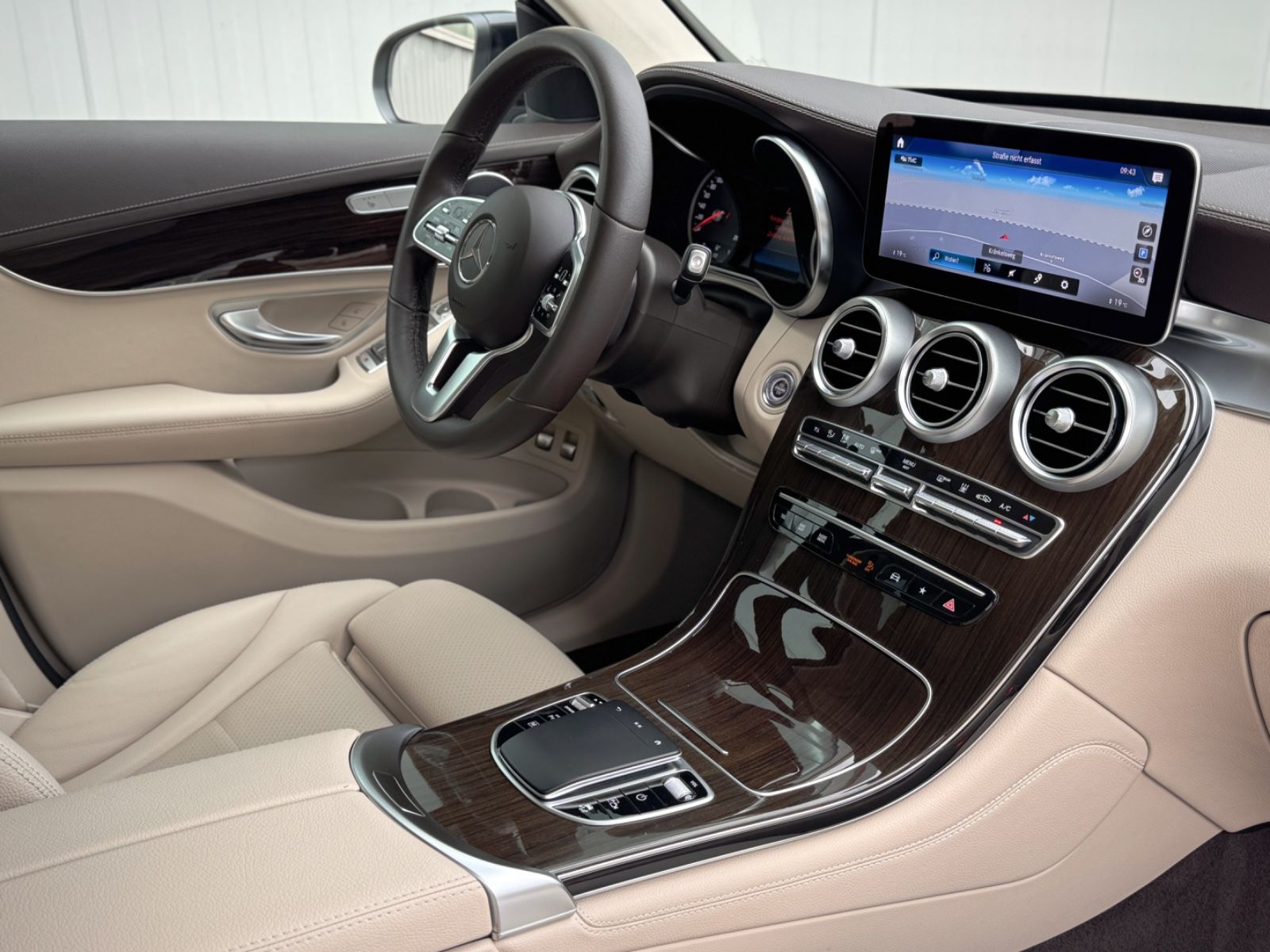 Fahrzeugabbildung Mercedes-Benz GLC 300e Coupe 4Matic *9G|LED|CAM|AHK*