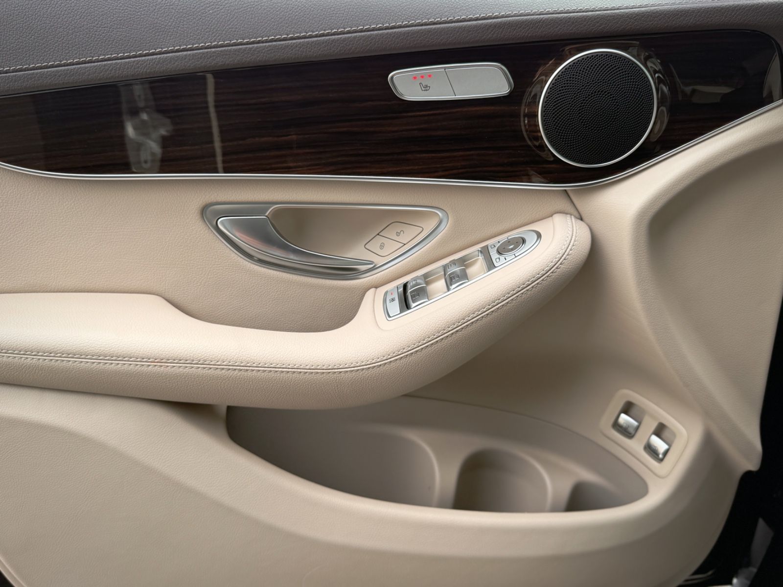 Fahrzeugabbildung Mercedes-Benz GLC 300e Coupe 4Matic *9G|LED|CAM|AHK*