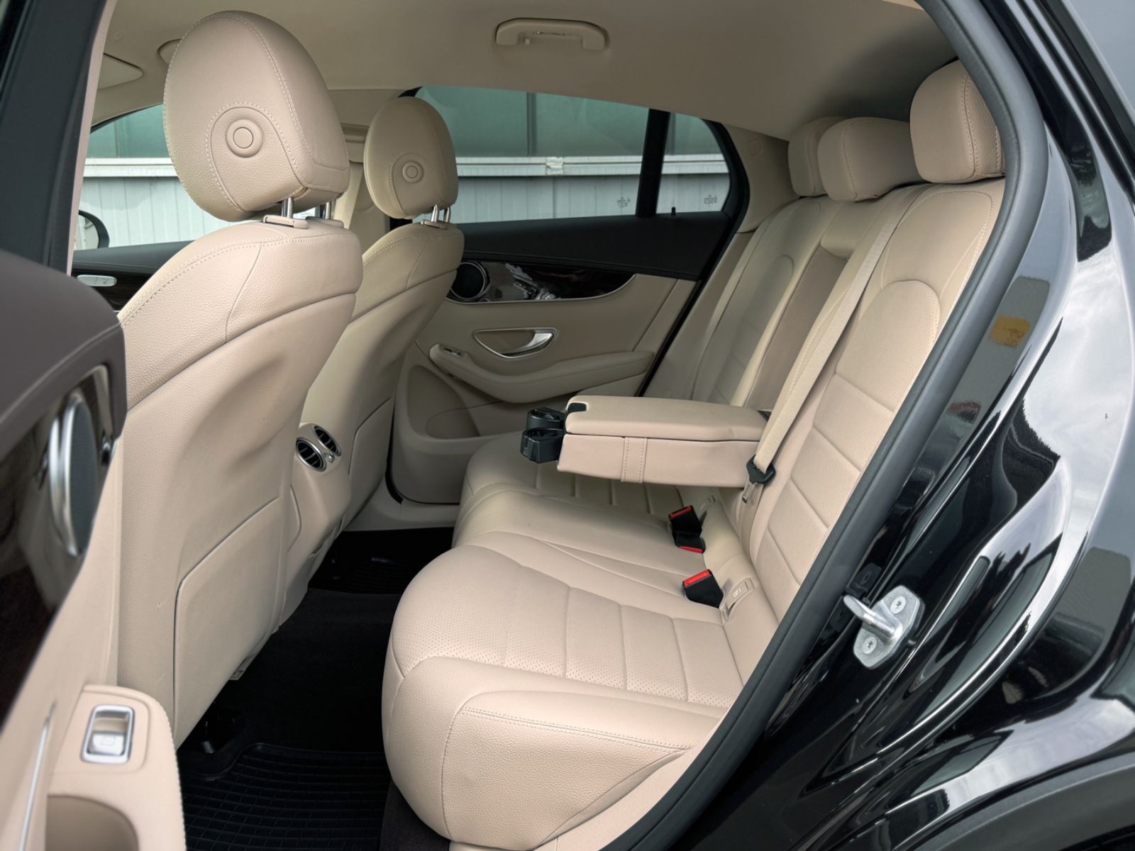 Fahrzeugabbildung Mercedes-Benz GLC 300e Coupe 4Matic *9G|LED|CAM|AHK*