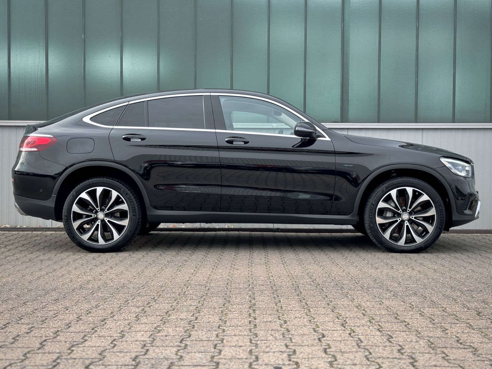 Fahrzeugabbildung Mercedes-Benz GLC 300e Coupe 4Matic *9G|LED|CAM|AHK*
