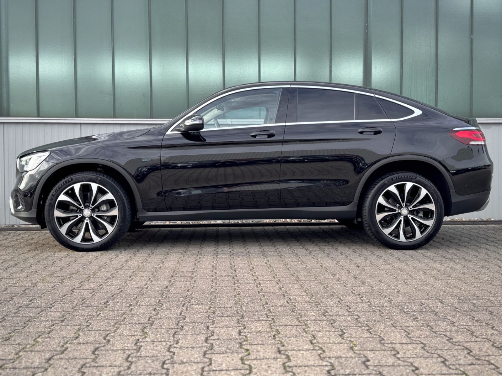 Fahrzeugabbildung Mercedes-Benz GLC 300e Coupe 4Matic *9G|LED|CAM|AHK*