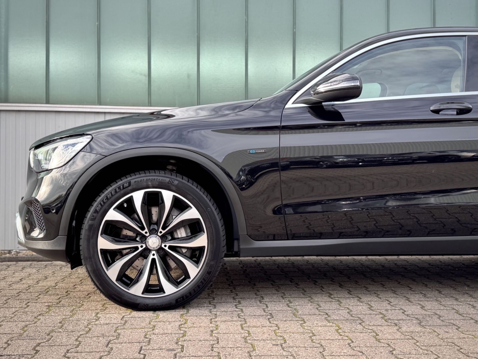 Fahrzeugabbildung Mercedes-Benz GLC 300e Coupe 4Matic *9G|LED|CAM|AHK*