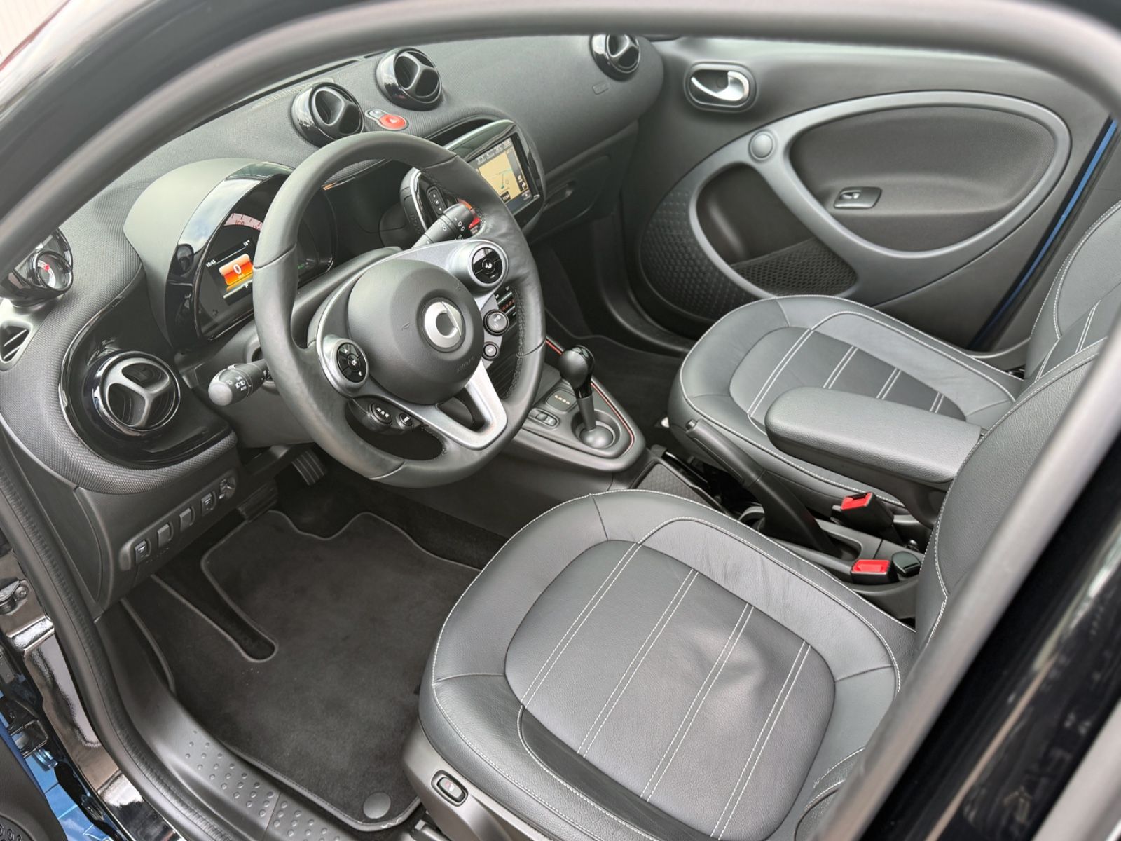 Fahrzeugabbildung Smart ForFour EQ Prime Exclusive *NAVI|CAM|LED*