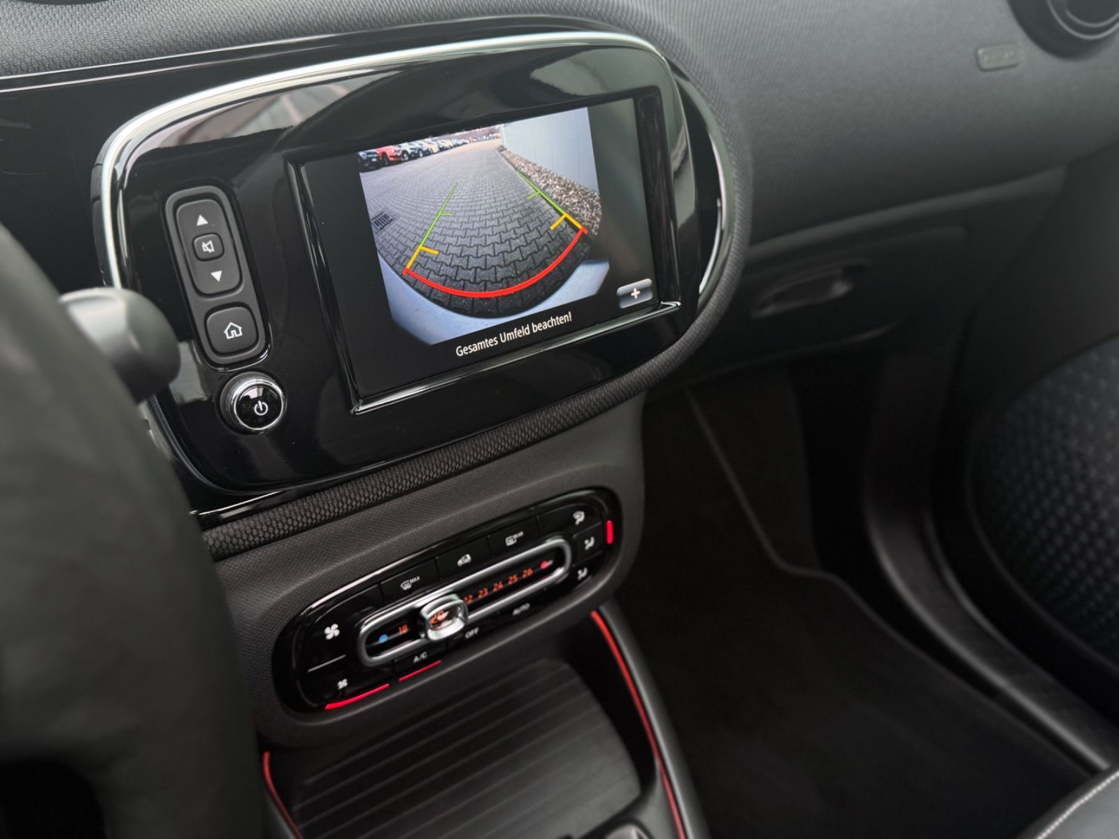 Fahrzeugabbildung Smart ForFour EQ Prime Exclusive *NAVI|CAM|LED*