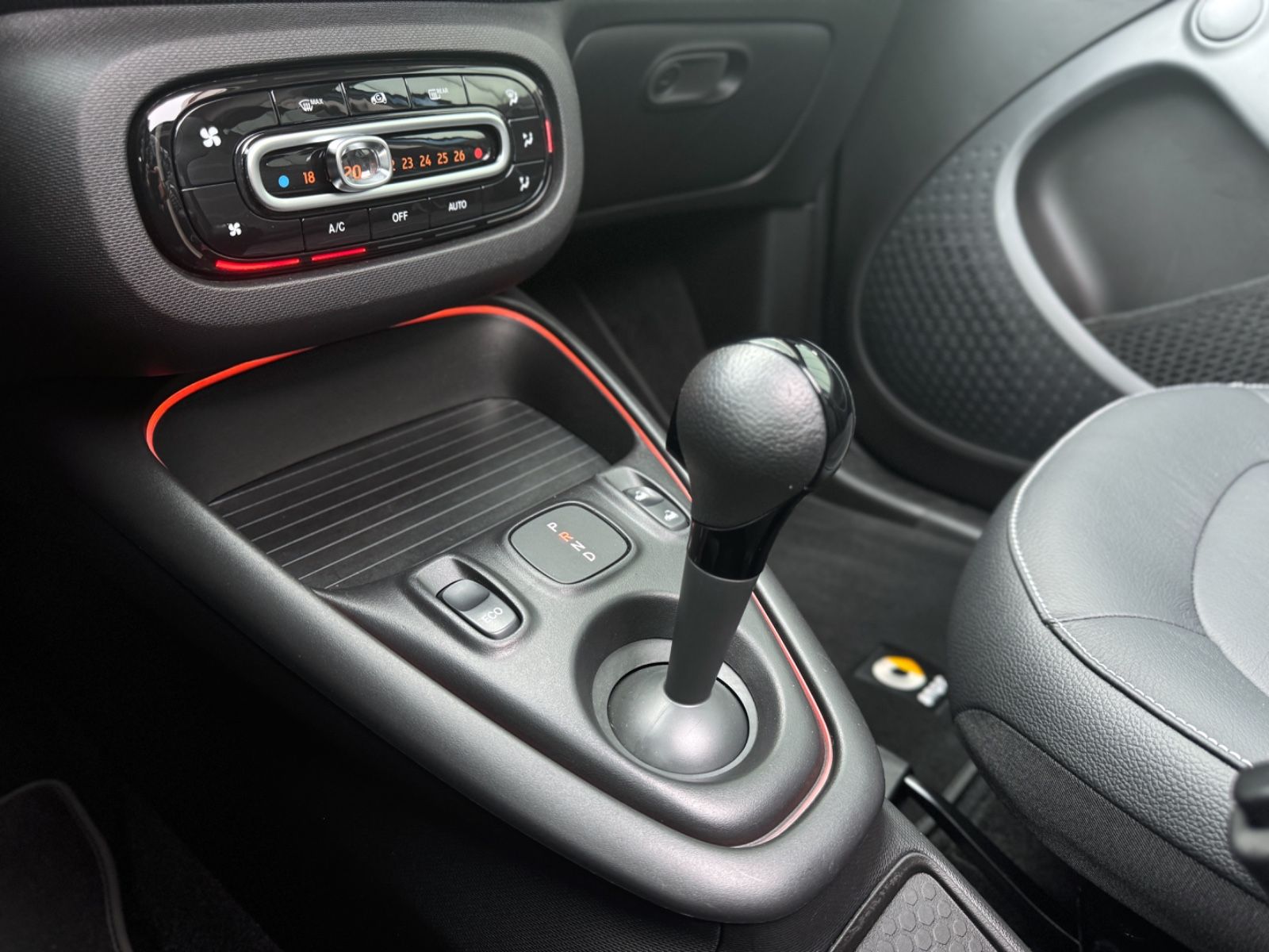 Fahrzeugabbildung Smart ForFour EQ Prime Exclusive *NAVI|CAM|LED*