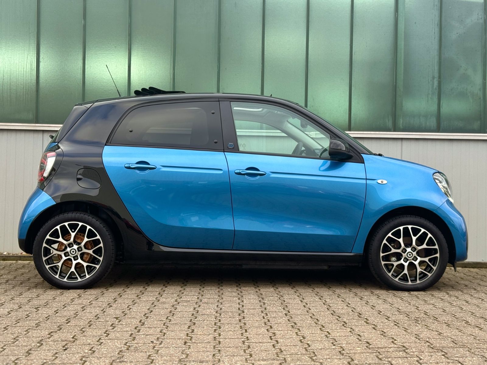 Fahrzeugabbildung Smart ForFour EQ Prime Exclusive *NAVI|CAM|LED*