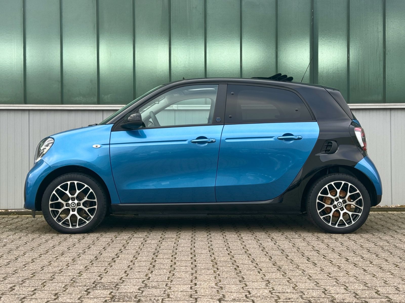 Fahrzeugabbildung Smart ForFour EQ Prime Exclusive *NAVI|CAM|LED*